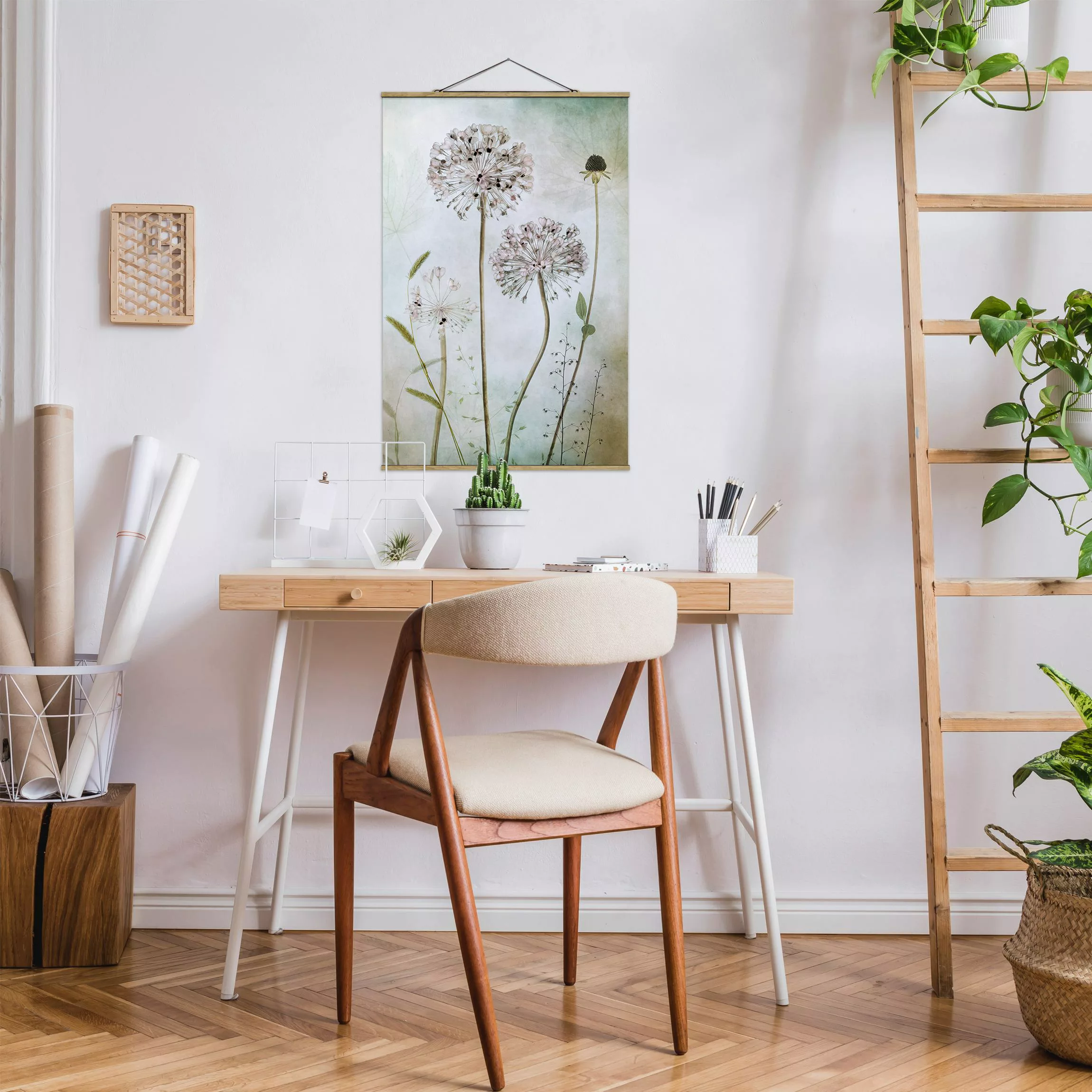 Stoffbild Blumen mit Posterleisten - Hochformat Lauchblüten in Pastell günstig online kaufen