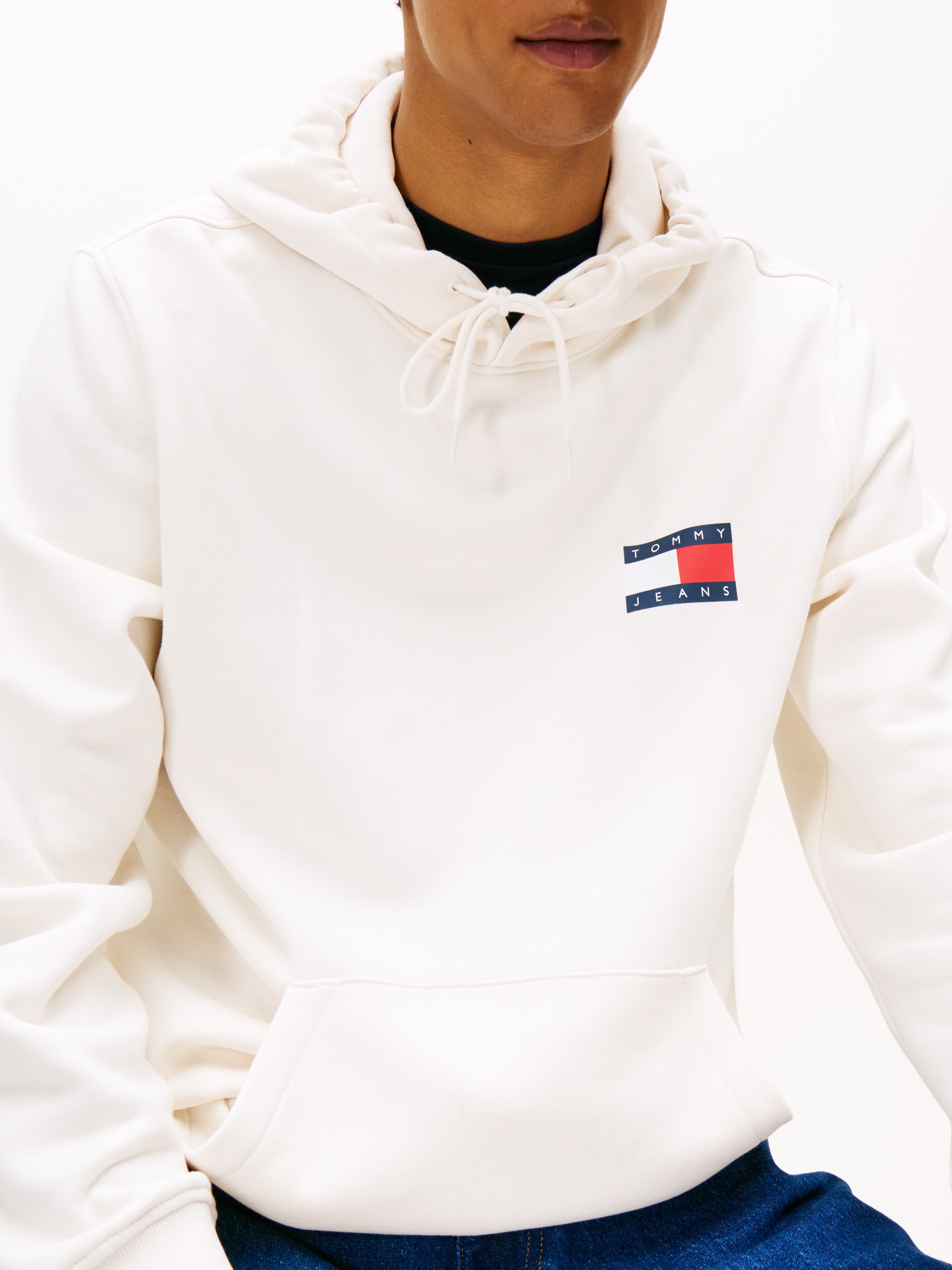 Tommy Jeans Sweatshirt "TJM REG ESSENTIAL FLAG HOOD EXT", mit bedruckten Ma günstig online kaufen