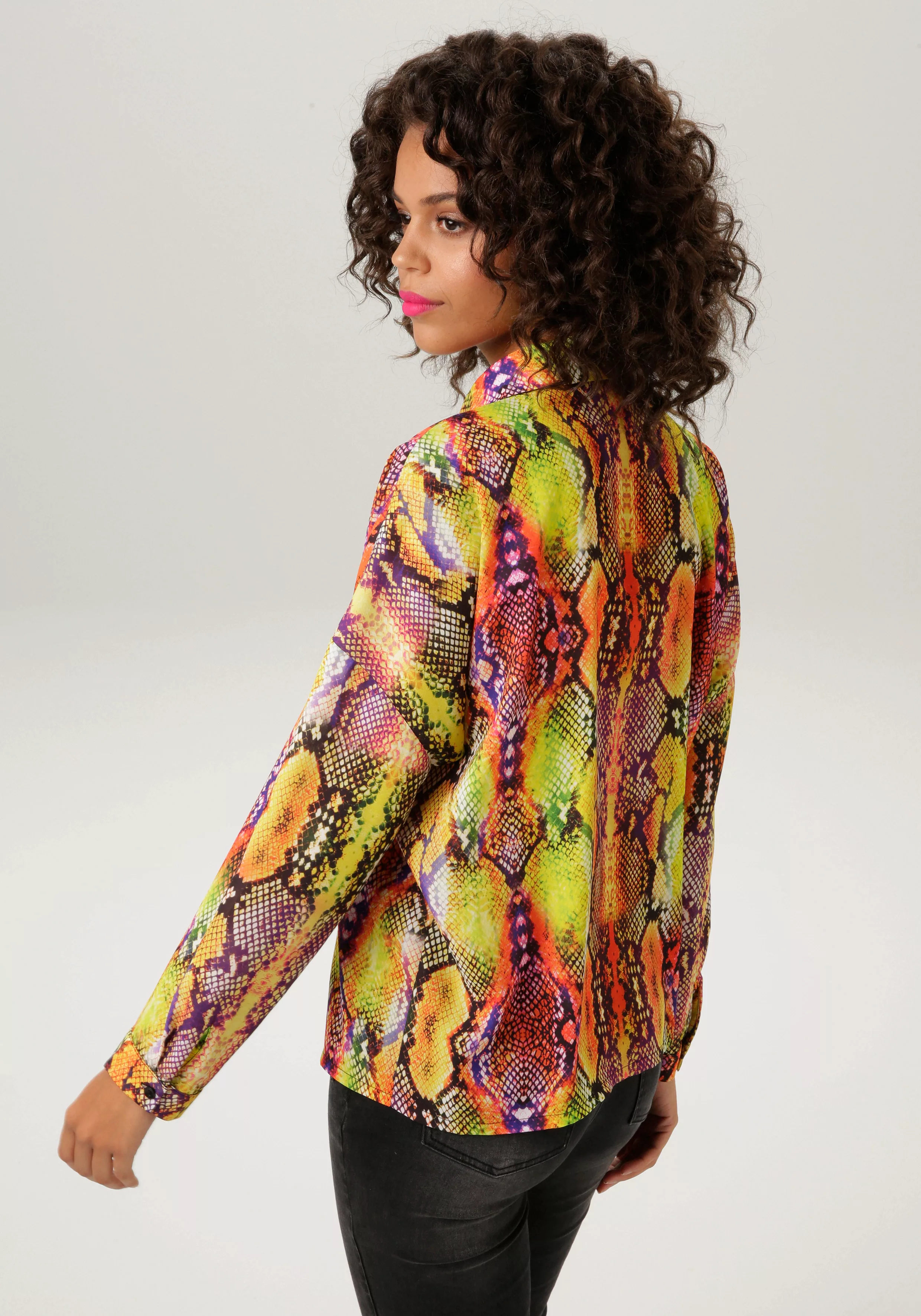Aniston CASUAL Hemdbluse, mit farbenfrohem Schlangendruck - NEUE KOLLEKTION günstig online kaufen