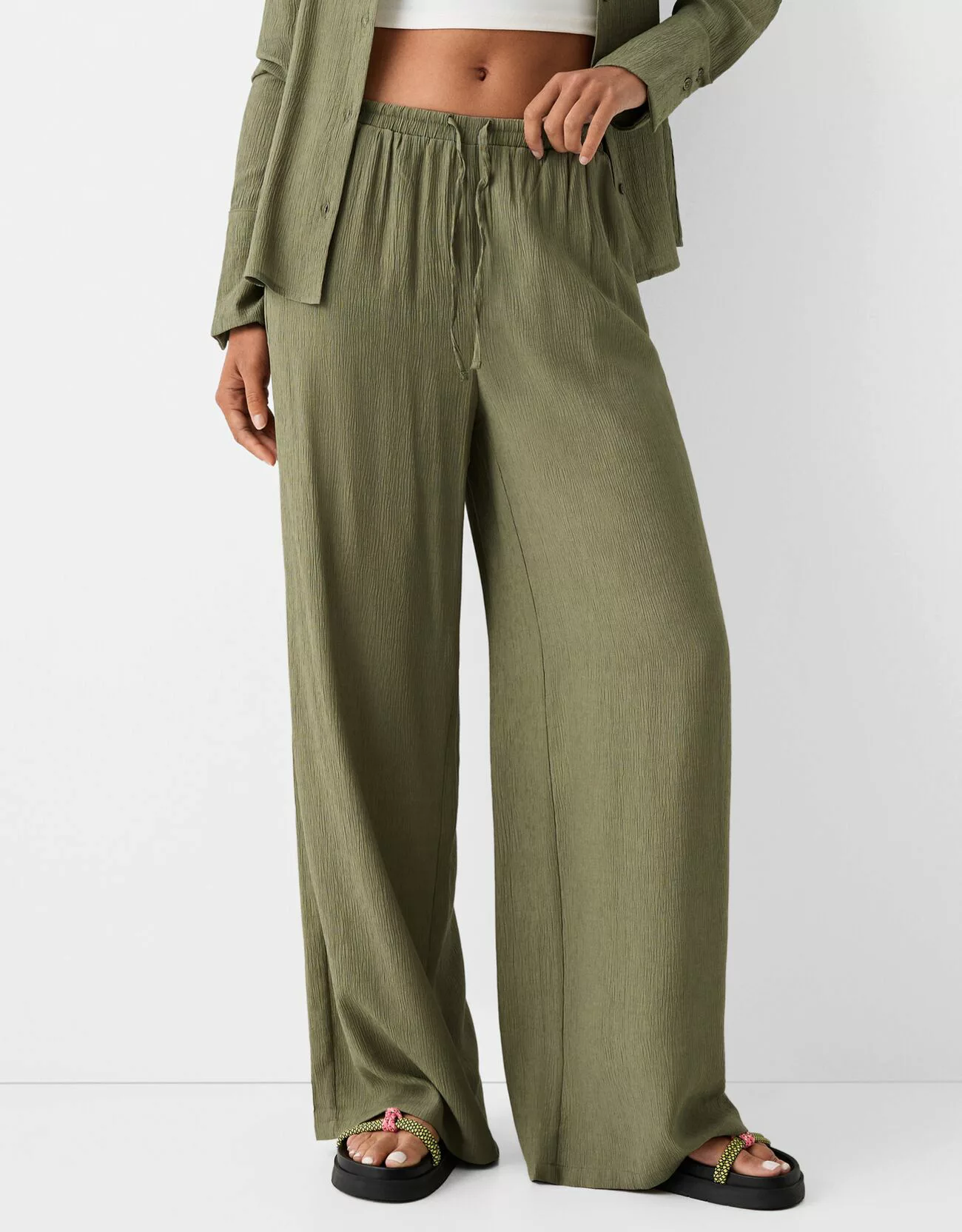 Bershka Bambula-Hose Mit Stretchbund Damen L Khaki günstig online kaufen