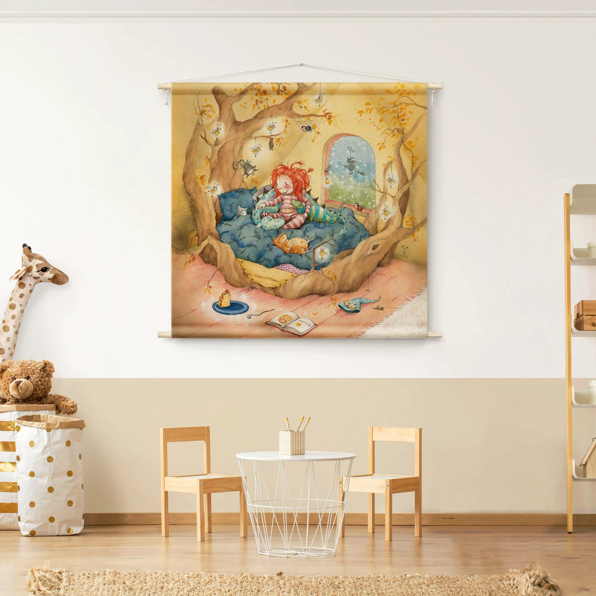 Wandteppich Frida kuschelt mit ihren Freunden günstig online kaufen