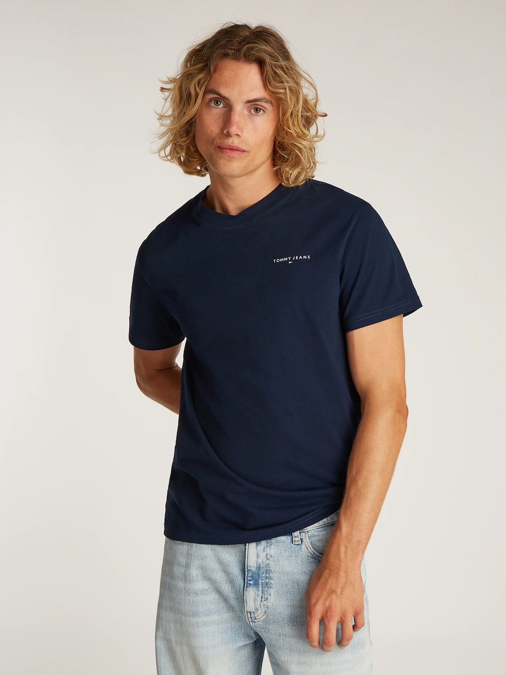 Tommy Jeans Plus Rundhalsshirt "TJM SLIM LINEAR CHEST SS TEE EXT", in Große günstig online kaufen