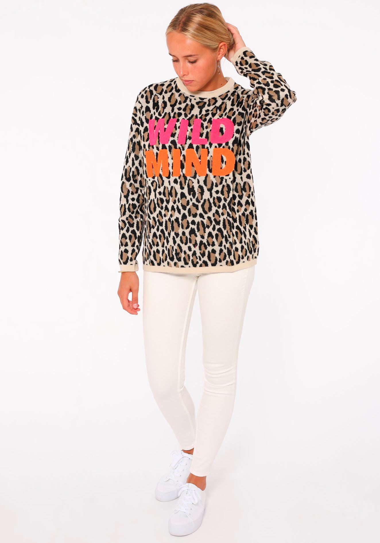 Zwillingsherz Rundhalspullover "Leo-Wild Mind" Animal-Muster, Neon-Schriftz günstig online kaufen