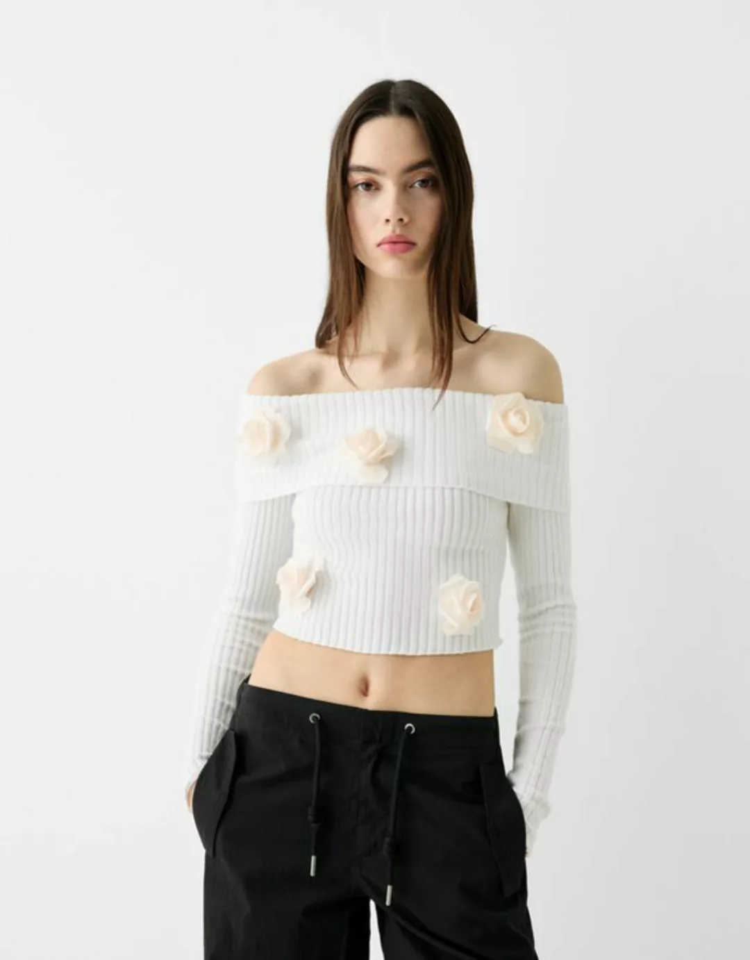 Bershka Langarmshirt Mit Carmen-Ausschnitt Und Patentmuster Damen S Rohweiß günstig online kaufen