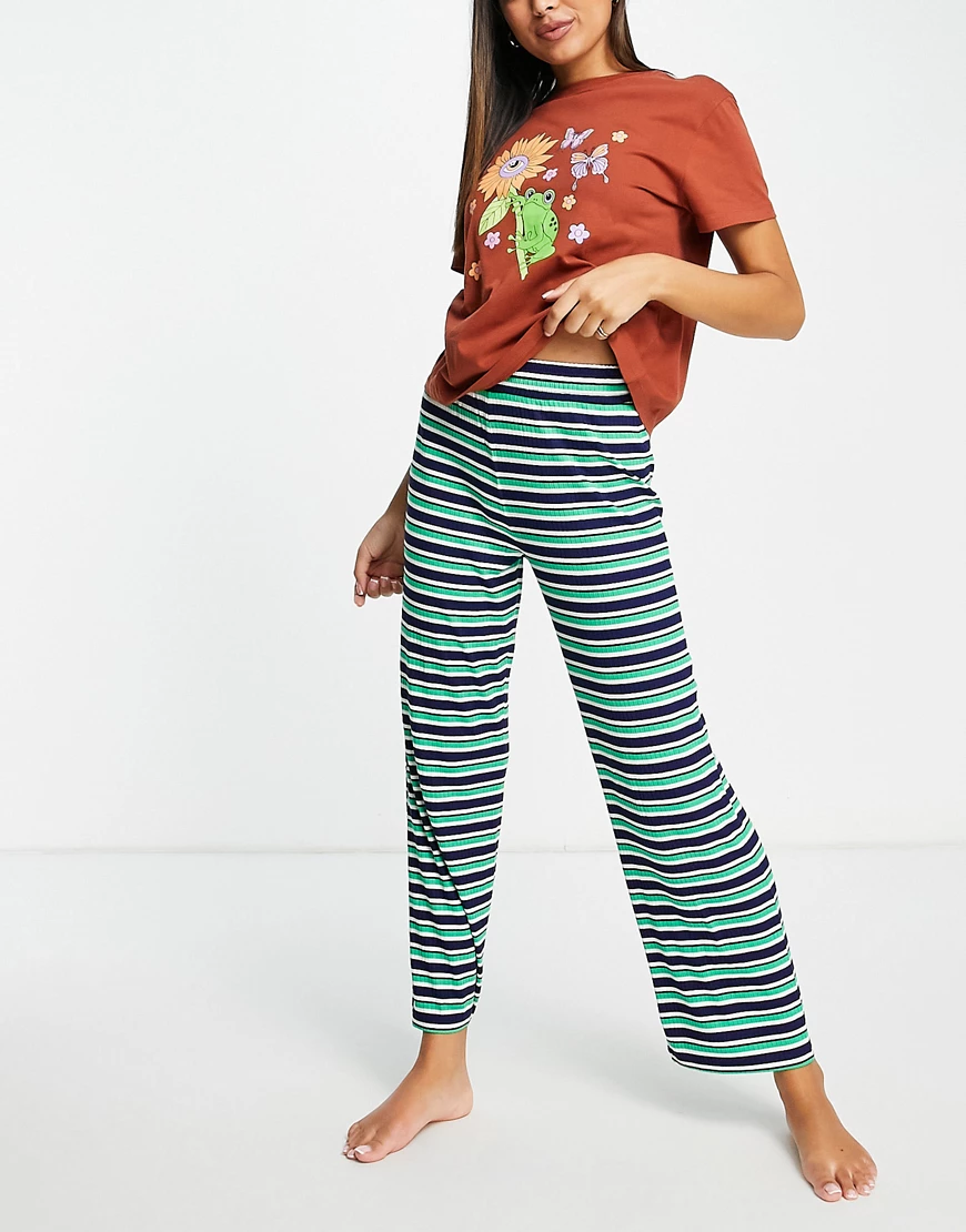 ASOS DESIGN – Pyjama-Set mit T-Shirt in Rostrot mit Froschmotiv und gerippt günstig online kaufen