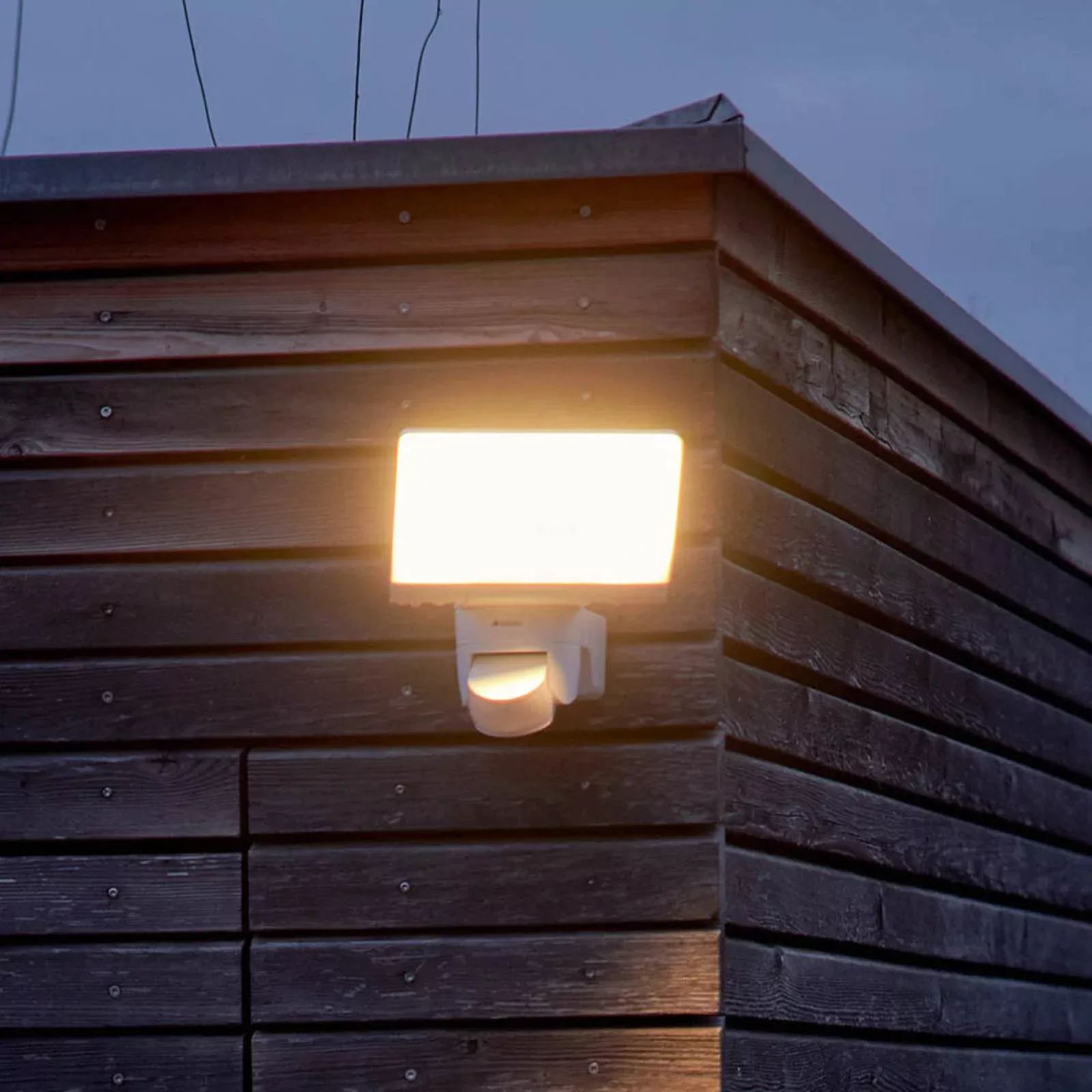 Steinel LED-Außenwandleuchte mit Bewegungsmelder XLED Home 2 S Weiß 13,7 W günstig online kaufen