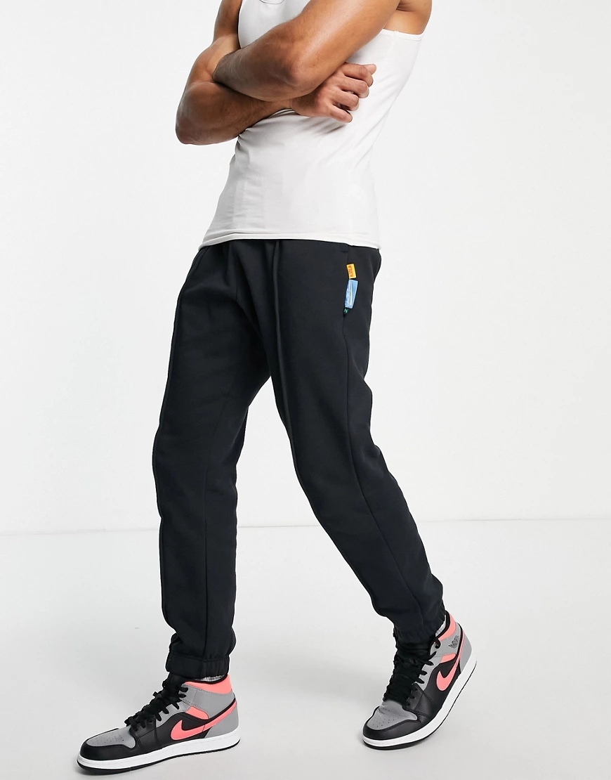 Nike Basketball – Lebron James – Jogginghose in Schwarz günstig online kaufen