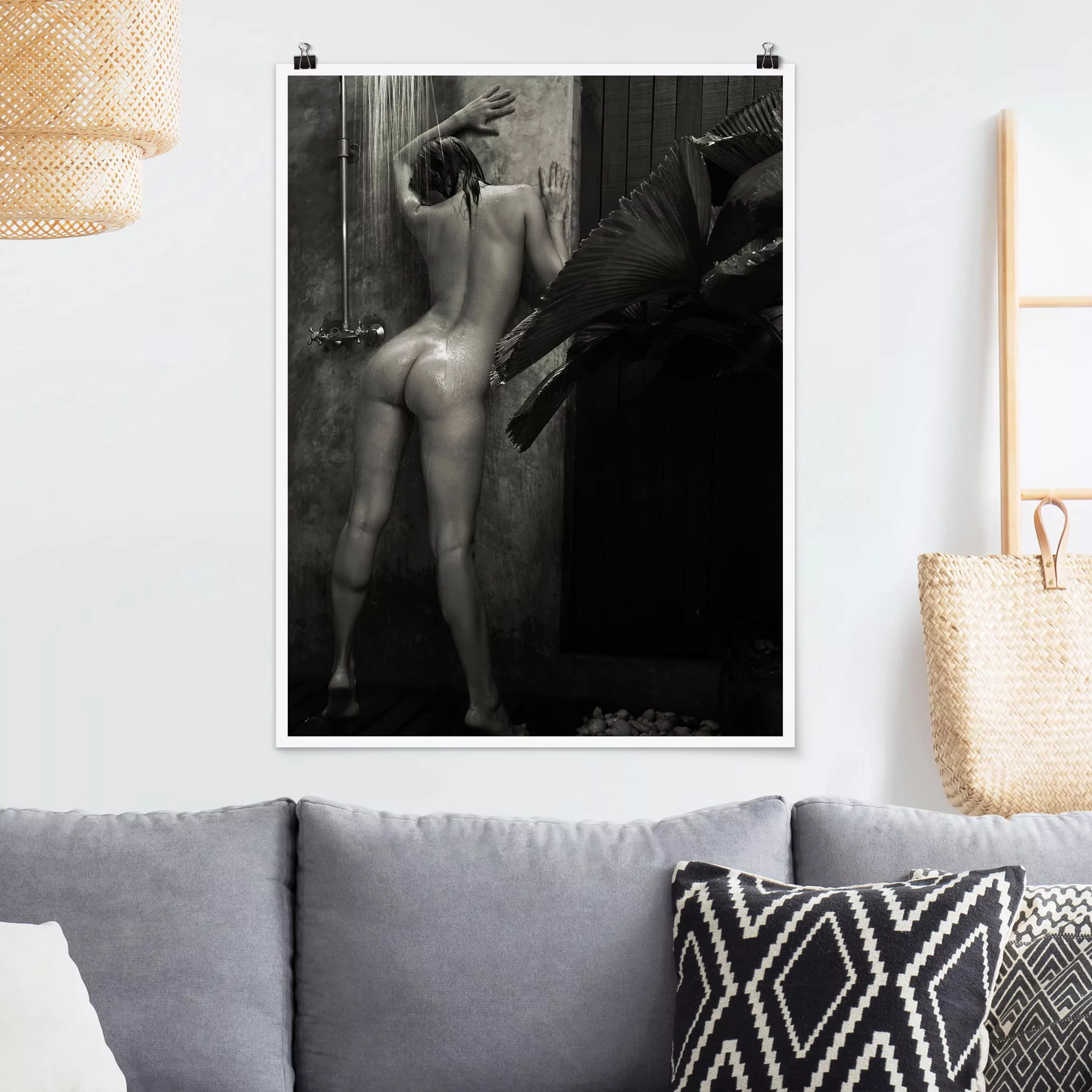 Poster Akt & Erotik - Hochformat Tropische Dusche günstig online kaufen