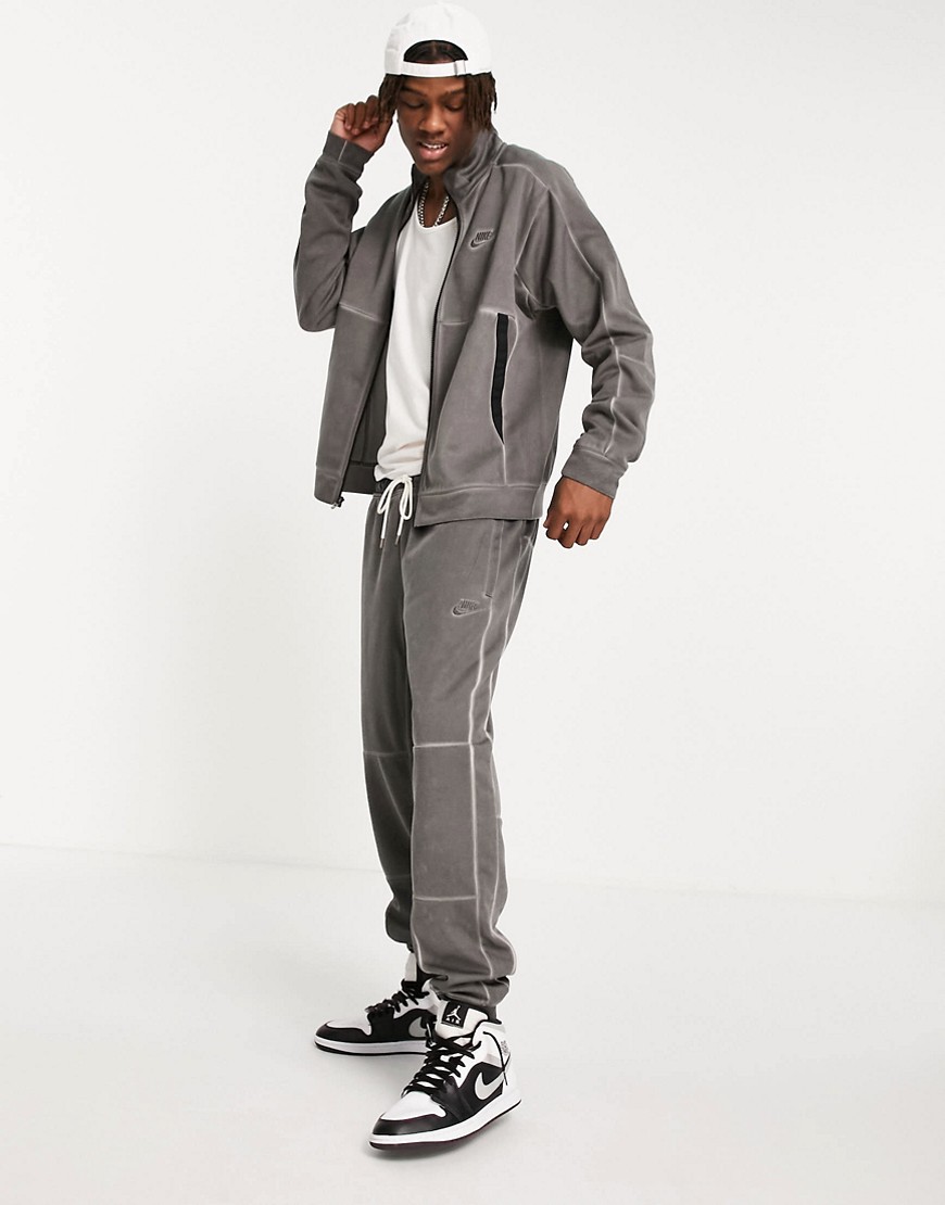 Nike – Revival – Trainingsjacke aus verwaschenem Jersey in Schwarz günstig online kaufen