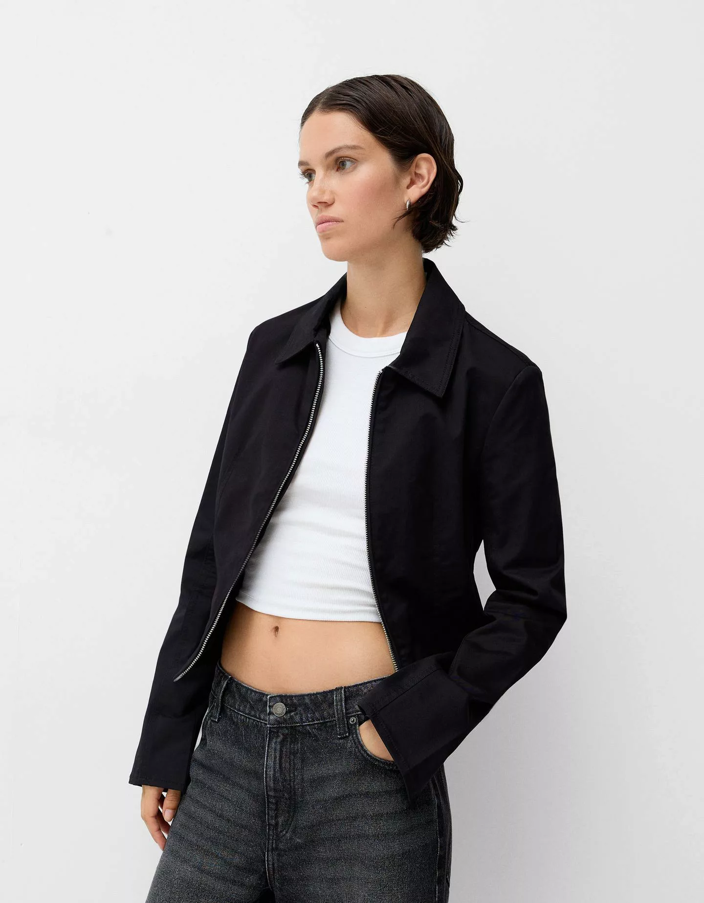 Bershka Körpernah Geschnittene Jacke Mit Reißverschluss Damen Xs Schwarz günstig online kaufen