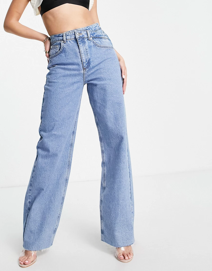 NA-KD x Sofia Coelho – Jeans mit gesteppter Taille in Hellblau günstig online kaufen
