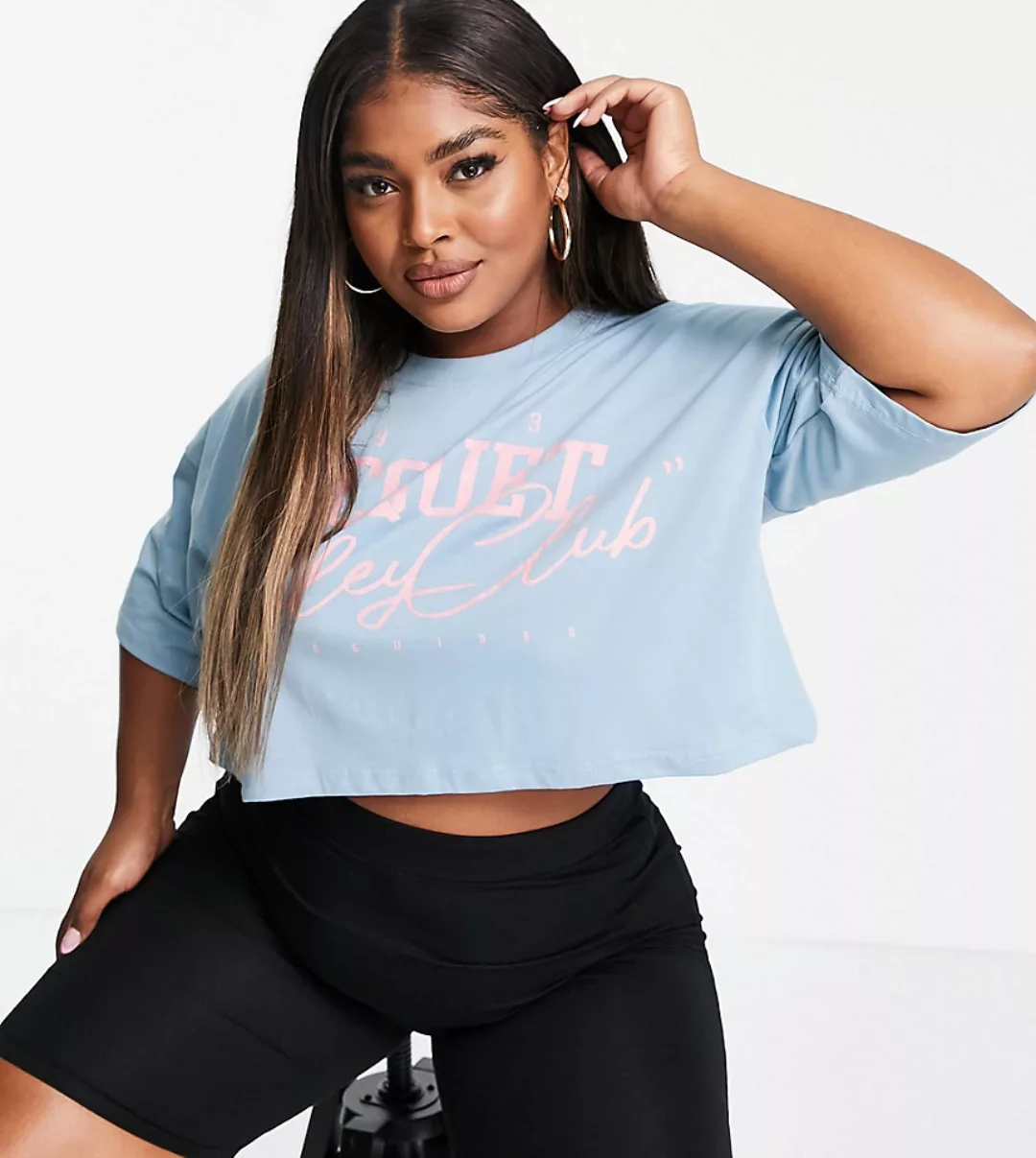 Missguided Plus – Kurz geschnittenes T-Shirt in Blau mit „Raquet Valley Clu günstig online kaufen