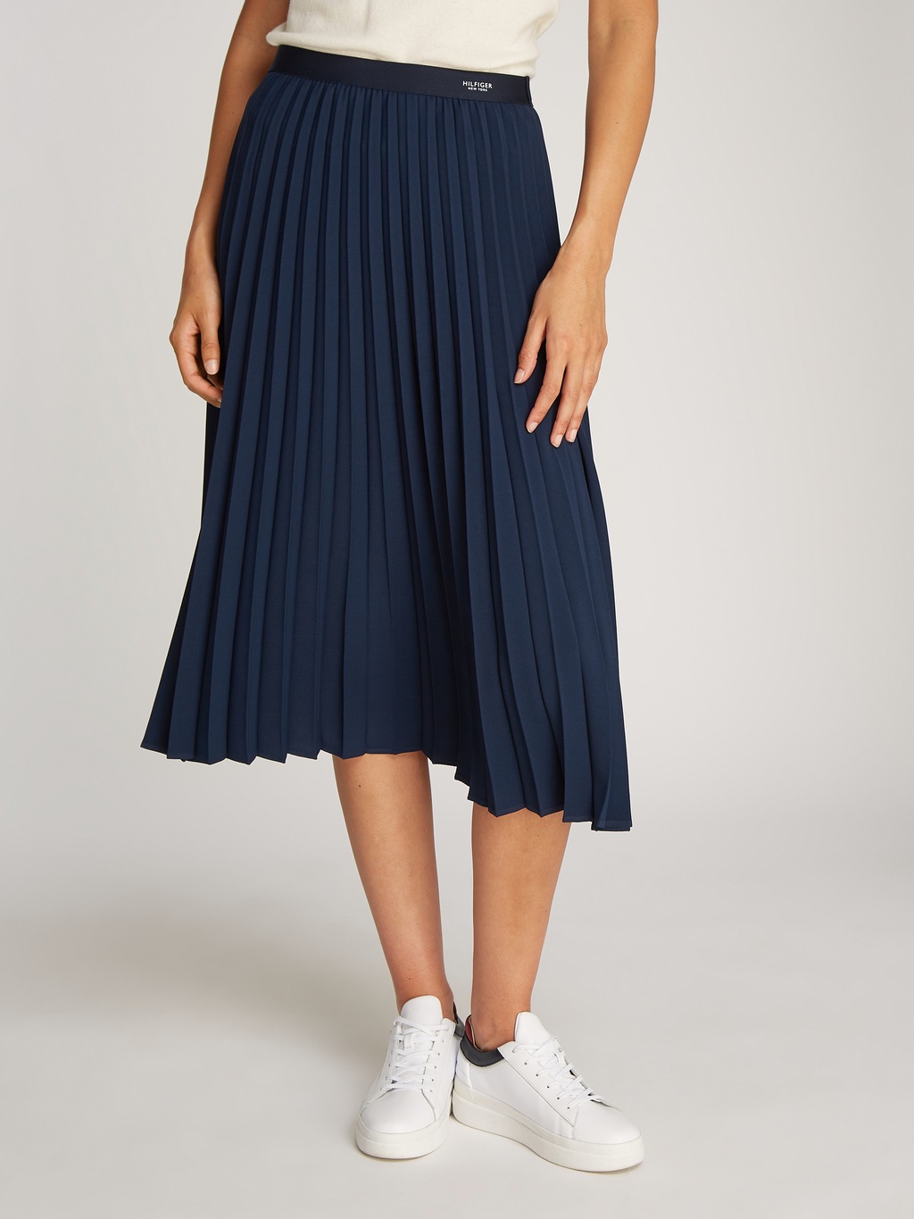 Tommy Hilfiger Plisseerock "FLUID PLEATED PULL ON MIDI SKIRT", mit rundum F günstig online kaufen