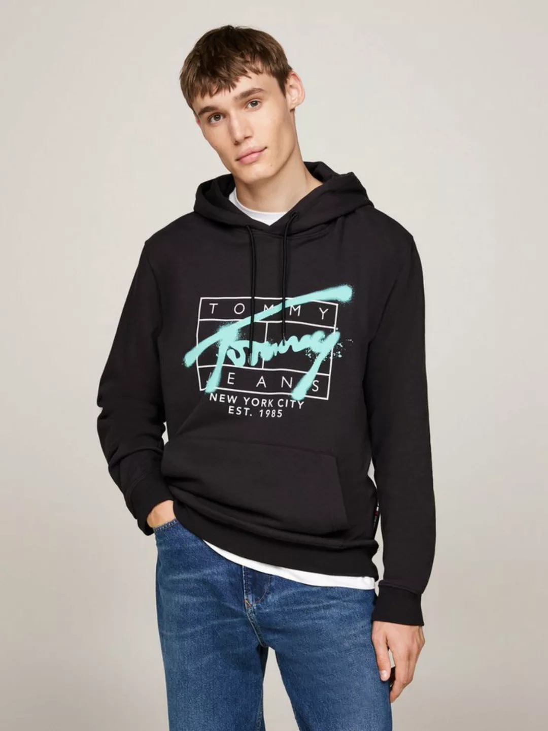 Tommy Jeans Hoodie TJM REG SPRAY HOODIE Tommy Jeans-Graffiti-Signatur-Logo günstig online kaufen