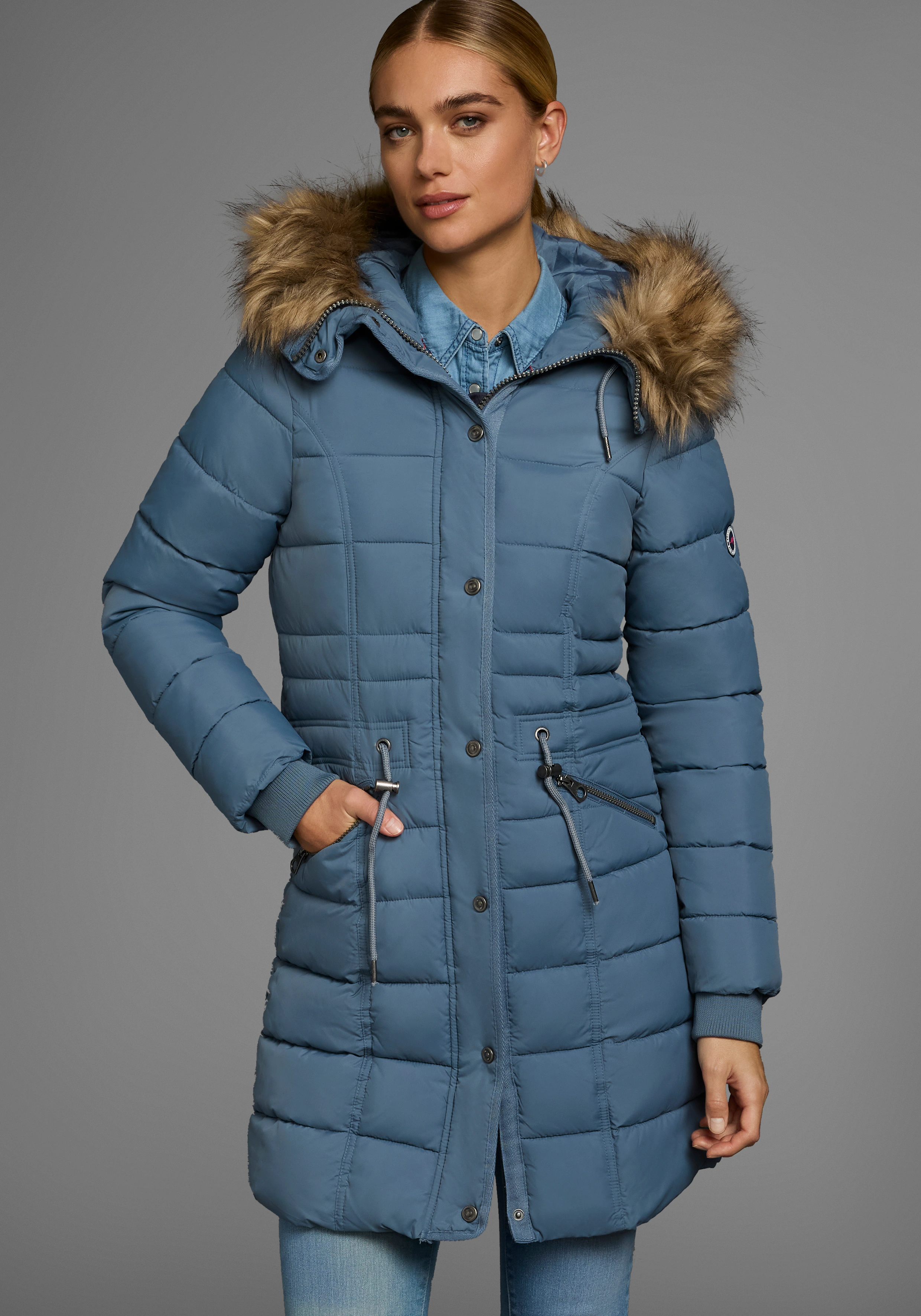 KangaROOS Steppjacke, mit Kapuze, figurbetonter Schnitt, mit Reißverschluss günstig online kaufen