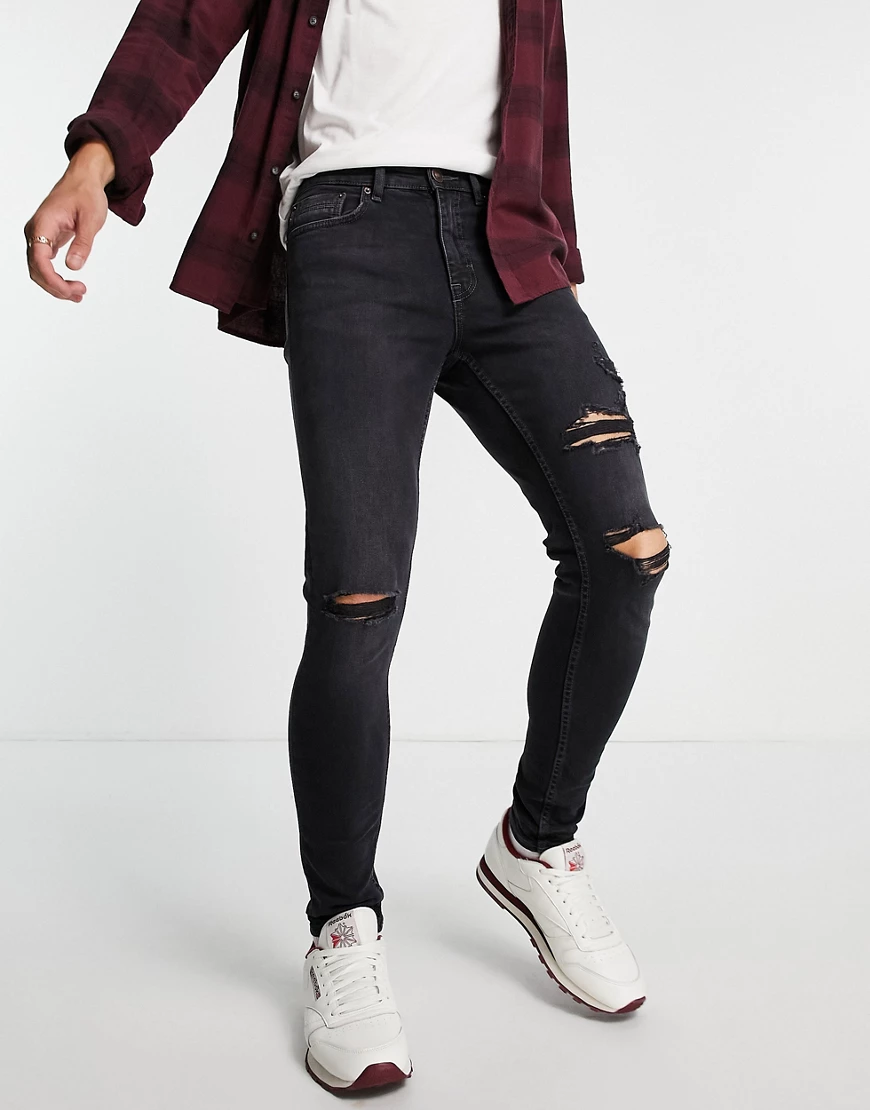 New Look – Eng geschnittene Jeans in verwaschenem Schwarz mit extremen Zier günstig online kaufen