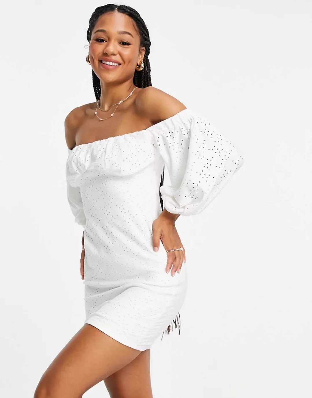ASOS DESIGN – Bardot-Minikleid in Weiß mit Lochstickerei und voluminösen Är günstig online kaufen