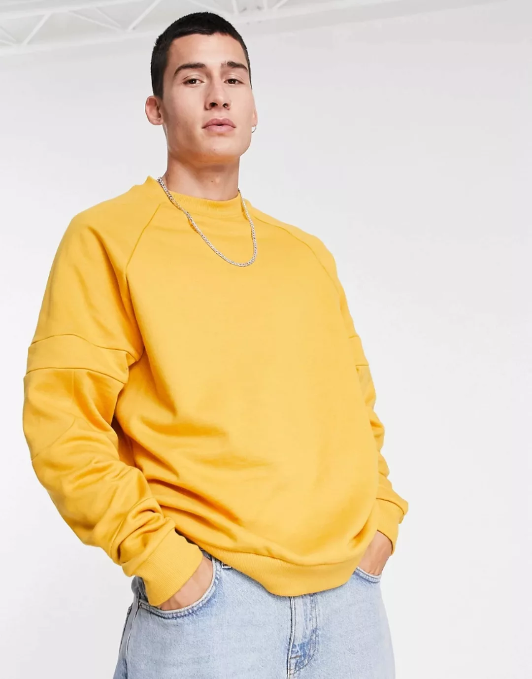 ASOS DESIGN – Oversize-Sweatshirt aus Bio-Baumwolle in Gelb mit Nahtdetail günstig online kaufen