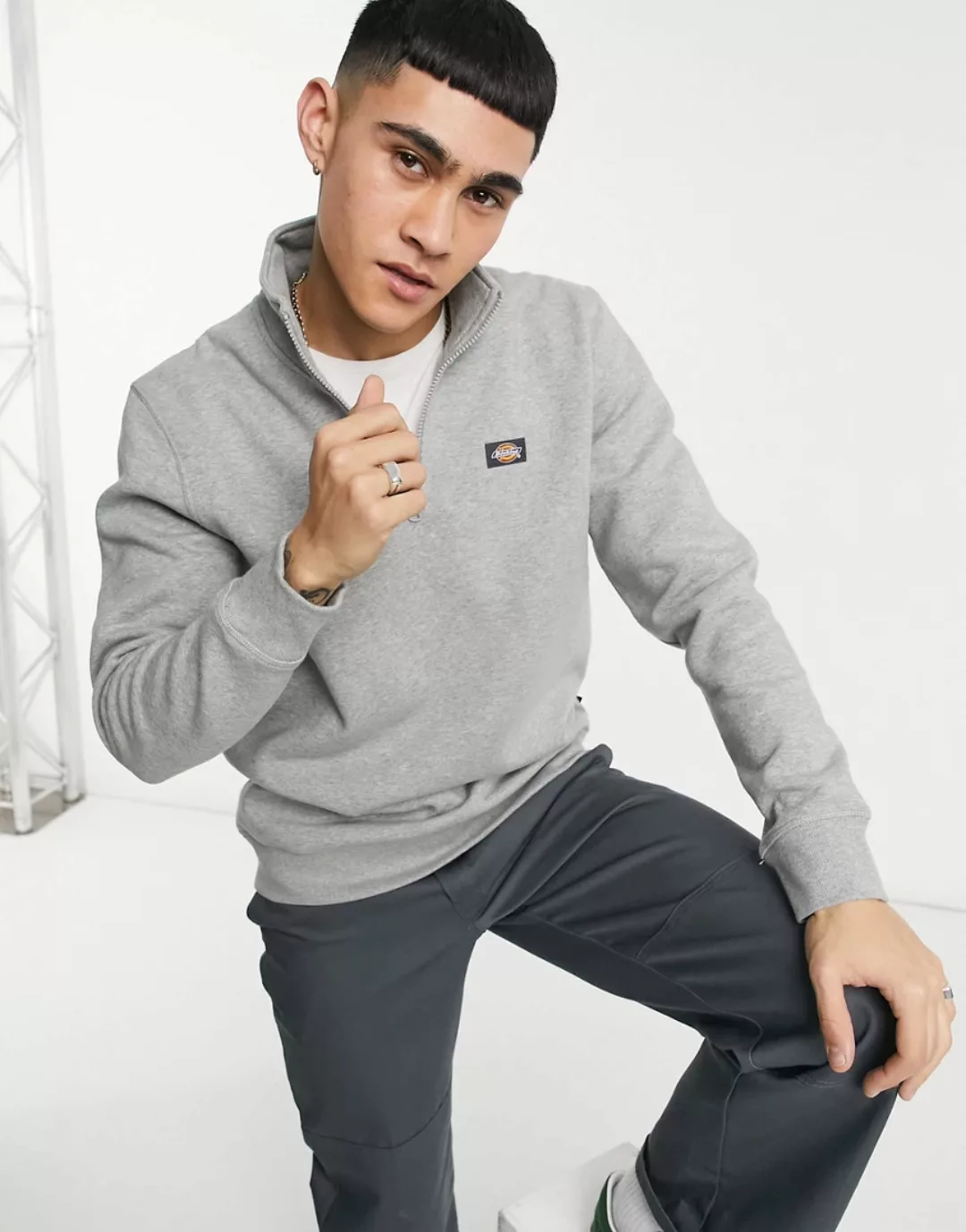 Dickies – Oakport – Fleece-Sweatshirt mit 1/4-Reißverschluss in Grau günstig online kaufen
