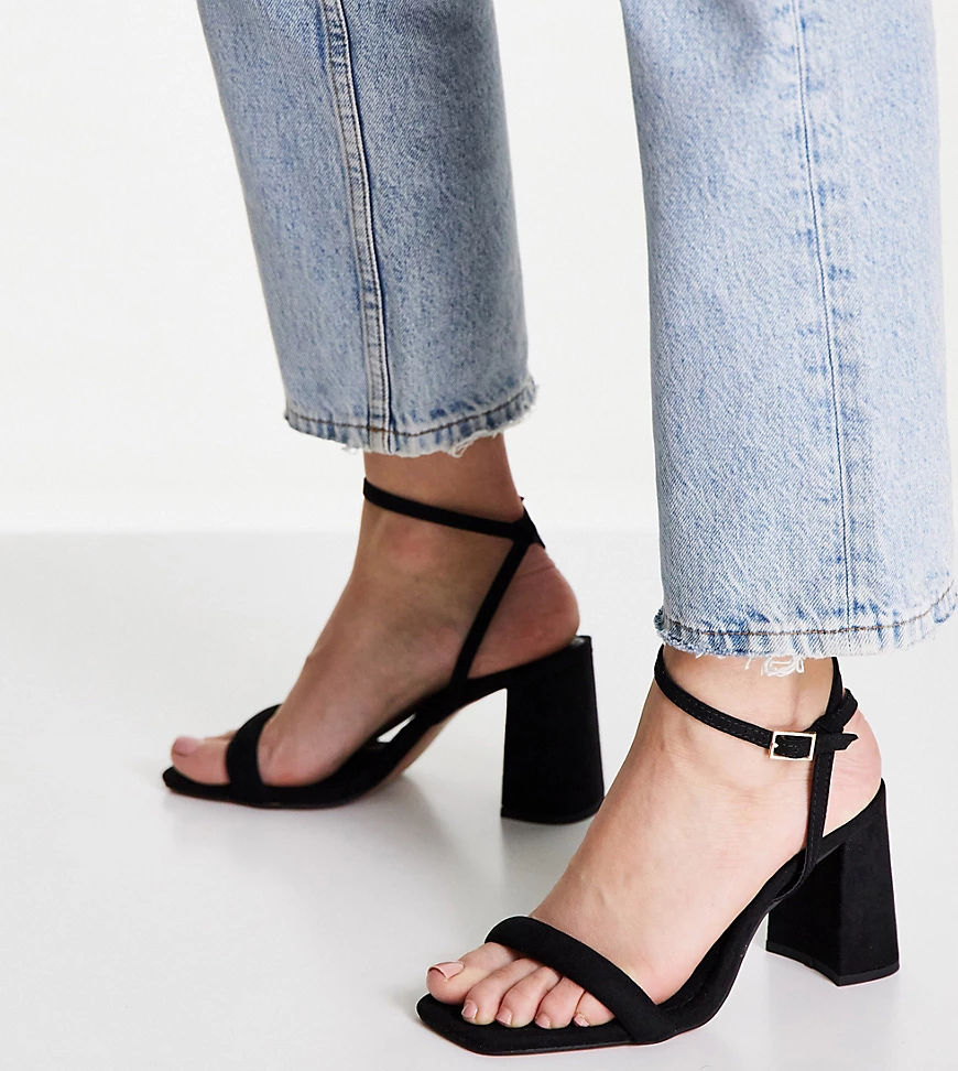 ASOS Design Wide Fit – Hilton – Filigrane Sandalen in Schwarz mit Blockabsa günstig online kaufen