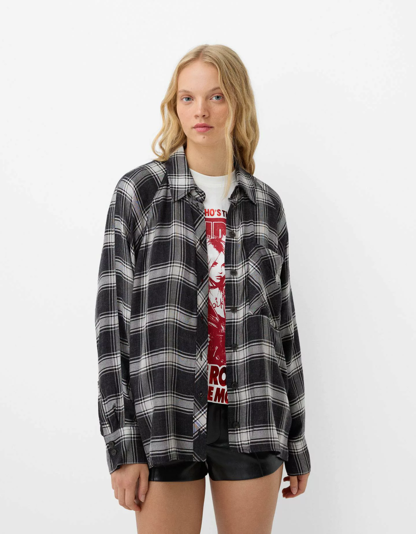 Bershka Kariertes Oversize-Hemd Damen Xs Grau günstig online kaufen