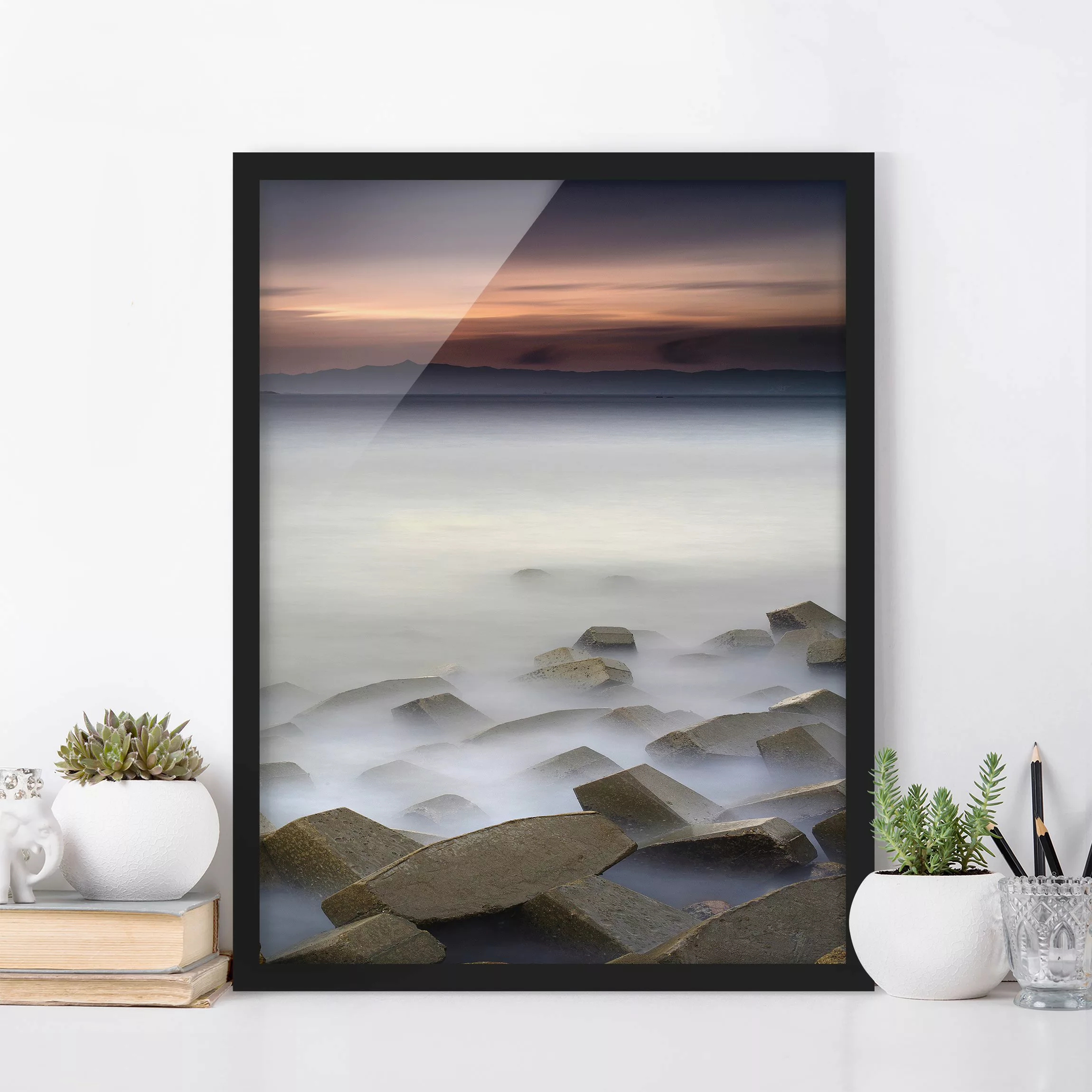 Bild mit Rahmen Natur & Landschaft - Hochformat Sonnenuntergang im Nebel günstig online kaufen