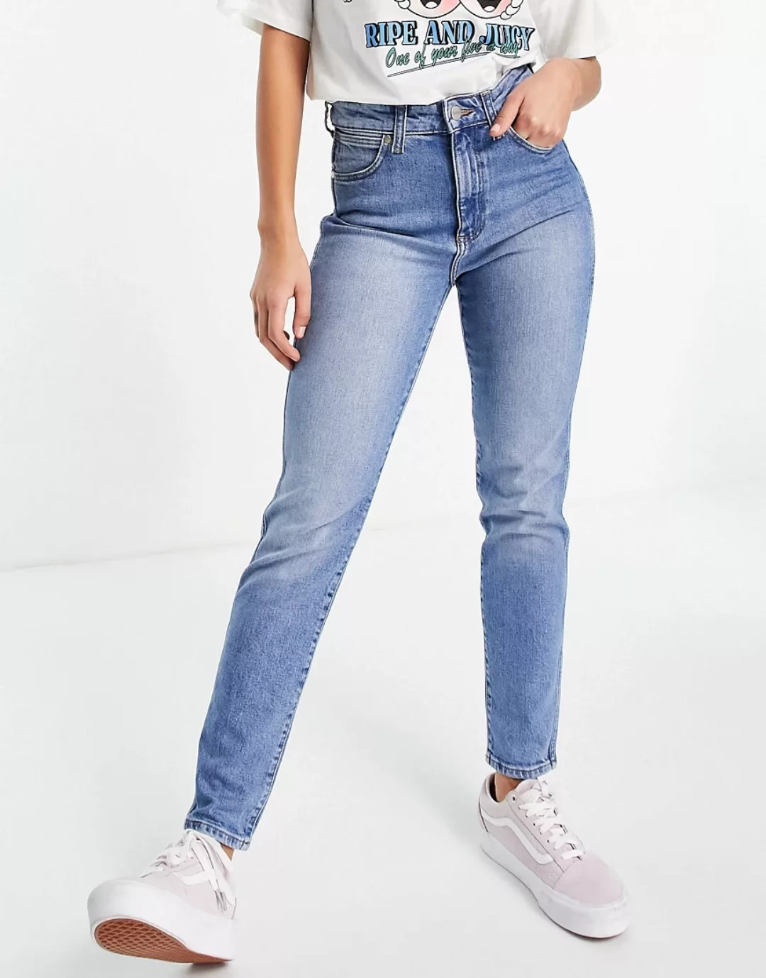 Wrangler – Body Bespoke – Retro-Jeans mit engem Schnitt in heller Denim-Was günstig online kaufen