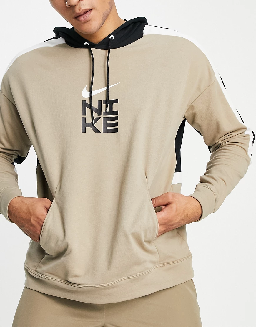 Nike Training – Sport Clash Dri-FIT – Fleece-Kapuzenpullover in Braun günstig online kaufen