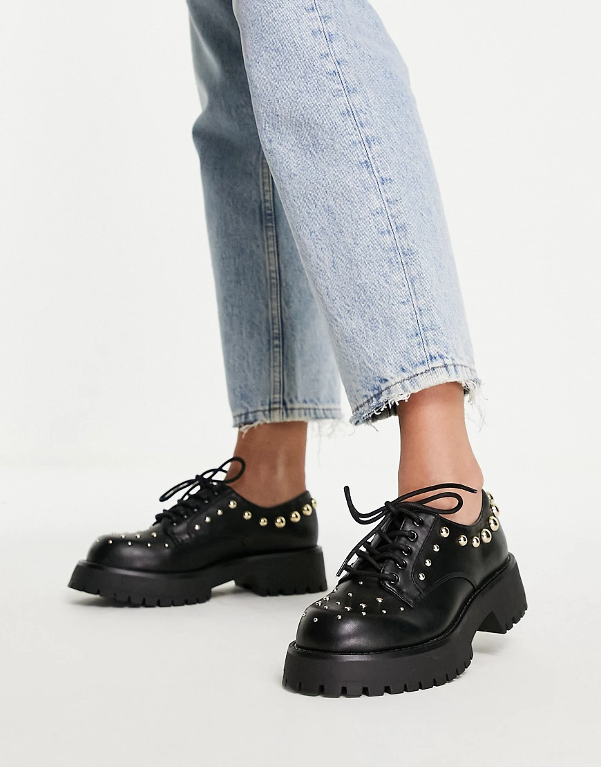 ASOS DESIGN – Flache Schnürschuhe mit mehreren Nieten in Schwarz günstig online kaufen