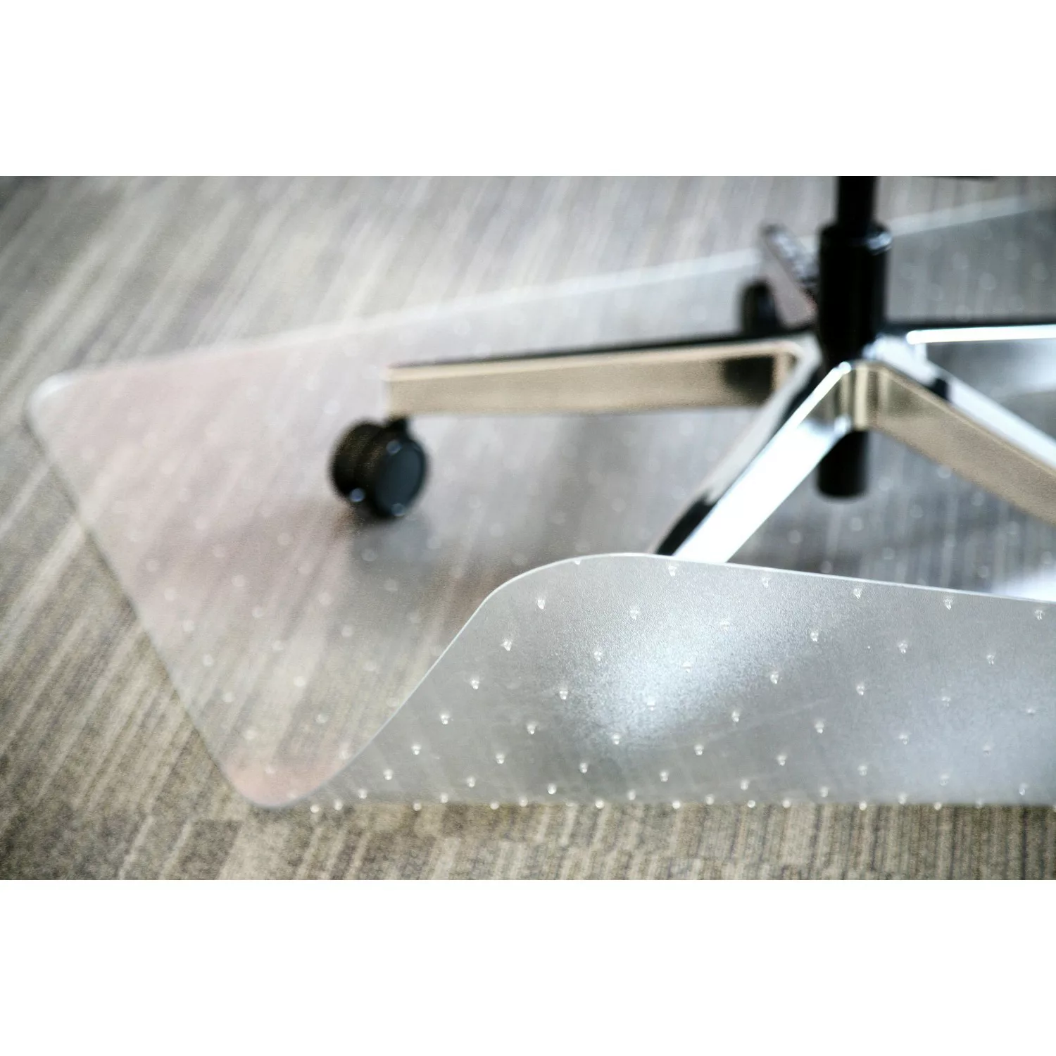 Bodenschutzmatte mit Noppen 74 cm x 120 cm Transparent günstig online kaufen