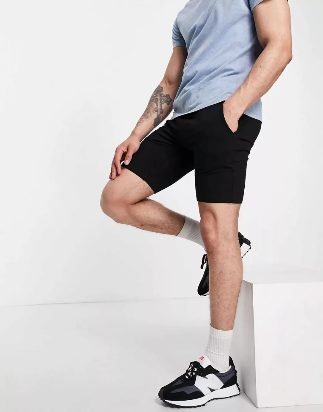 ASOS DESIGN – Eng geschnittene, leichte Jersey-Shorts aus Bio-Baumwolle in günstig online kaufen