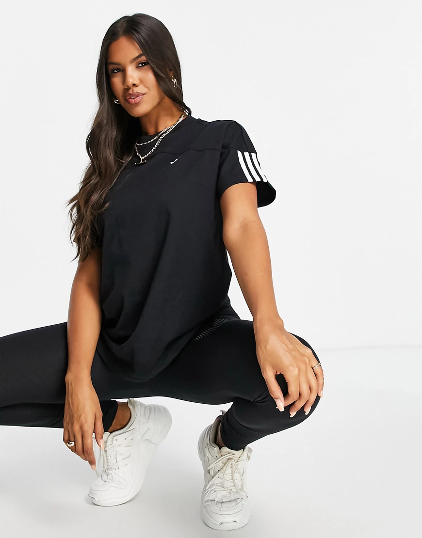 adidas Originals – Locker geschnittenes T-Shirt in Schwarz mit den drei Str günstig online kaufen