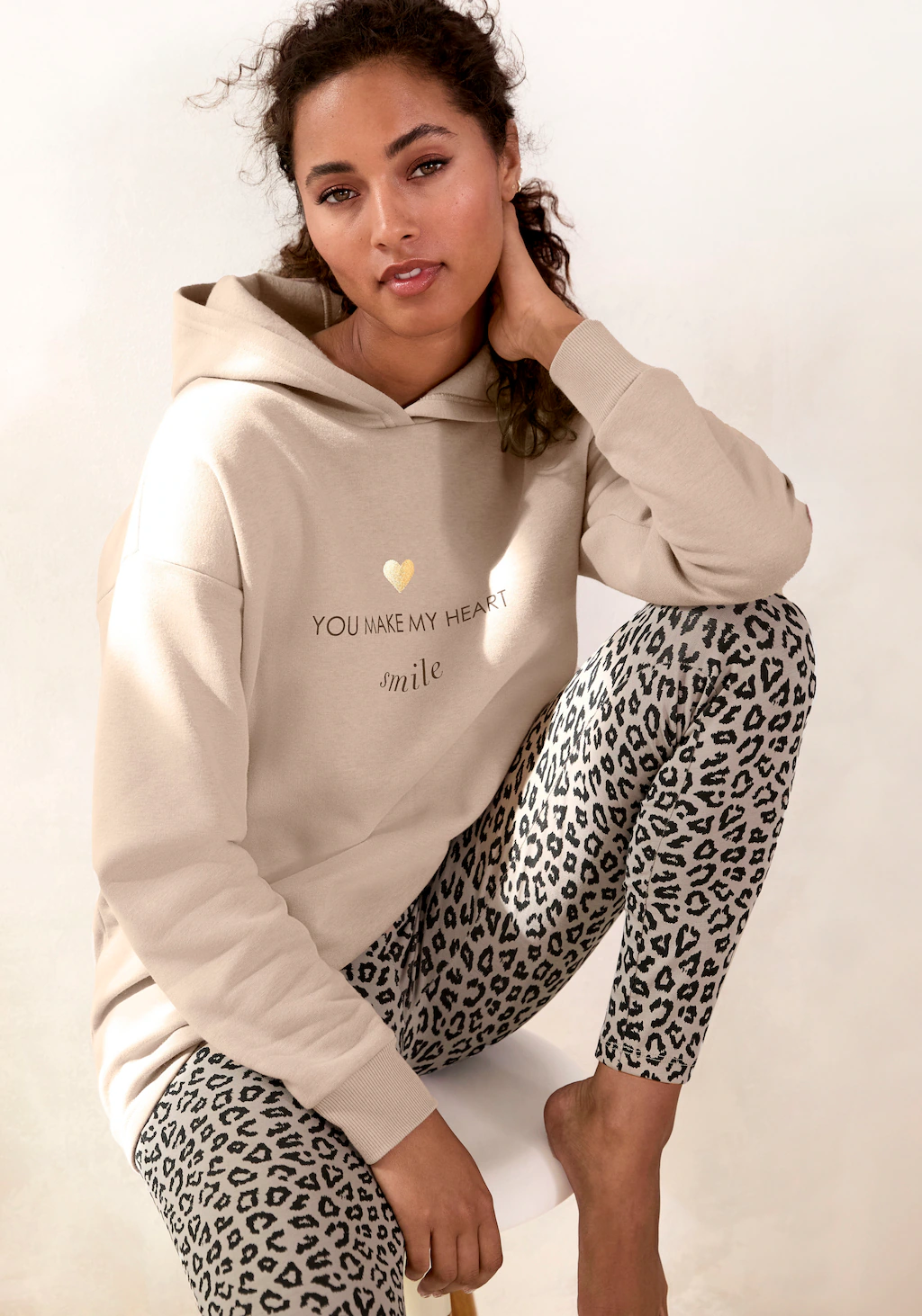 LASCANA Hoodie, Lounge-/Kapuzenpullover mit Print vorne, Loungewear günstig online kaufen