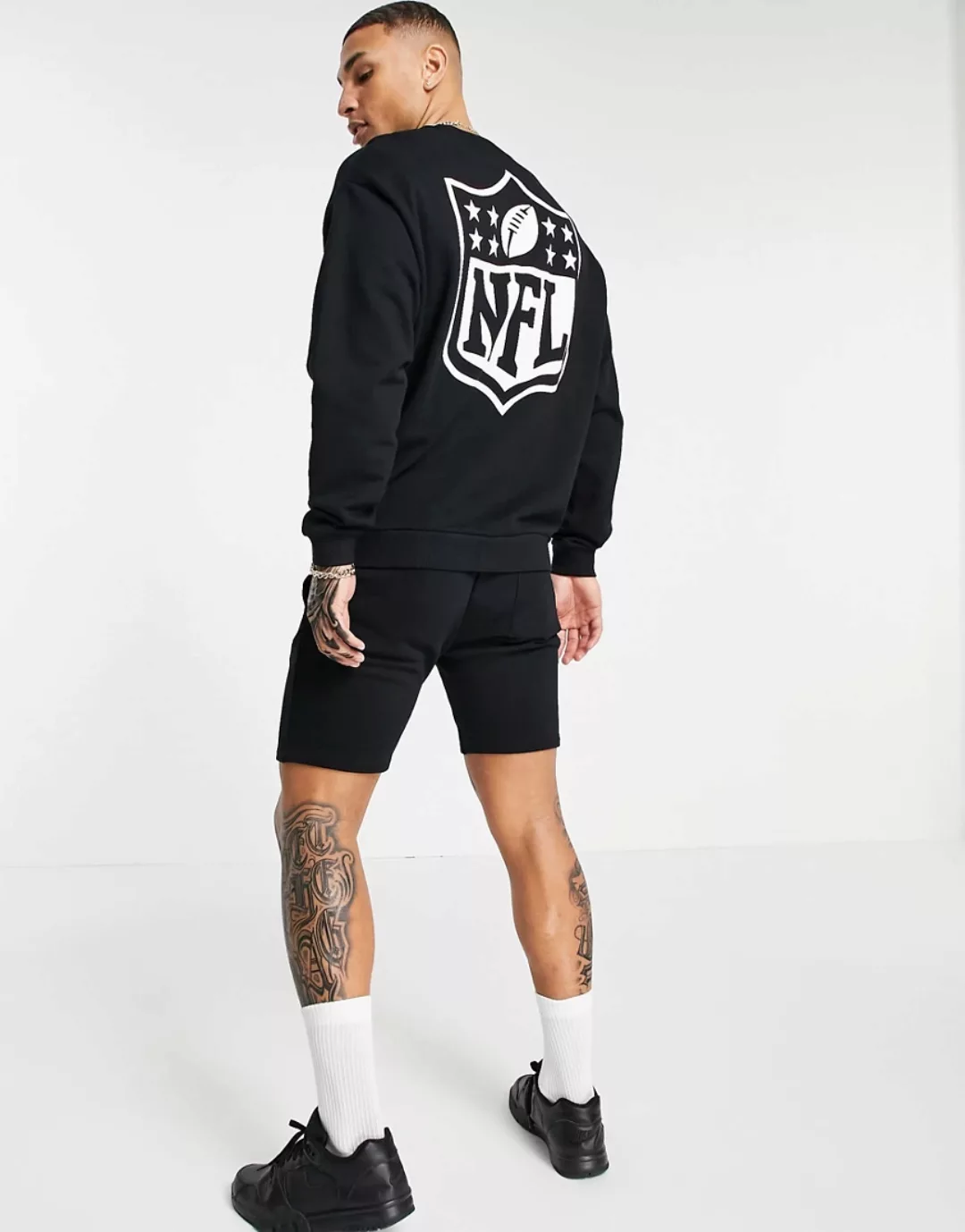 ASOS DESIGN – Oversized-Sweatshirt in Schwarz mit NFL-Druck hinten günstig online kaufen