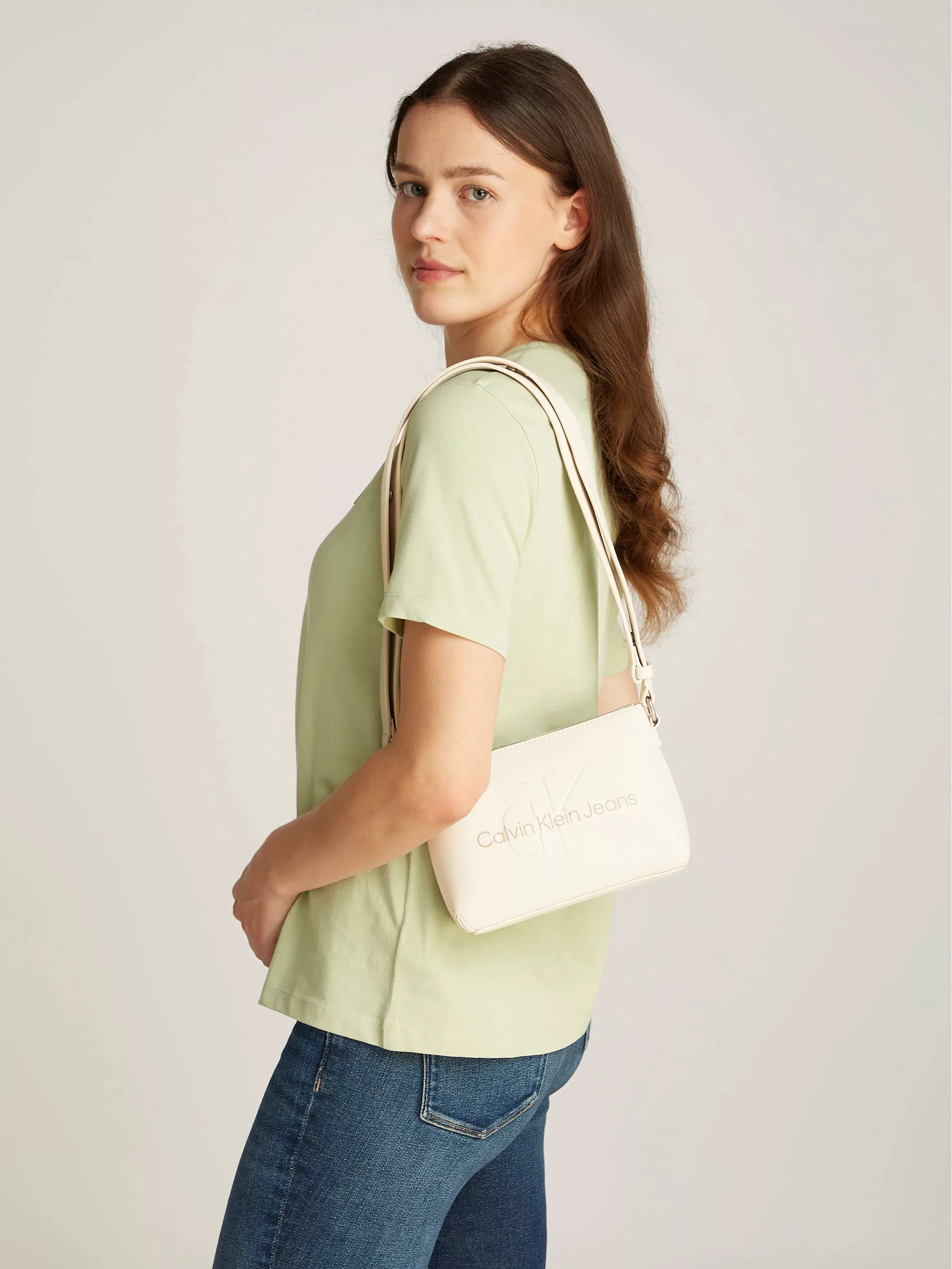 Calvin Klein Jeans Umhängetasche "SCULPTED CAMERA POUCH21 MONO", Handtasche günstig online kaufen