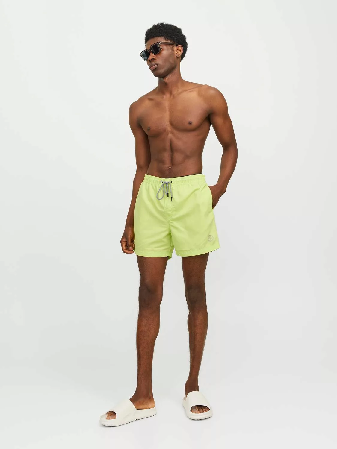 Jack & Jones Badeshorts "JPSTFIJI JJSWIM SOLID SN LY", schmal geschnittene günstig online kaufen