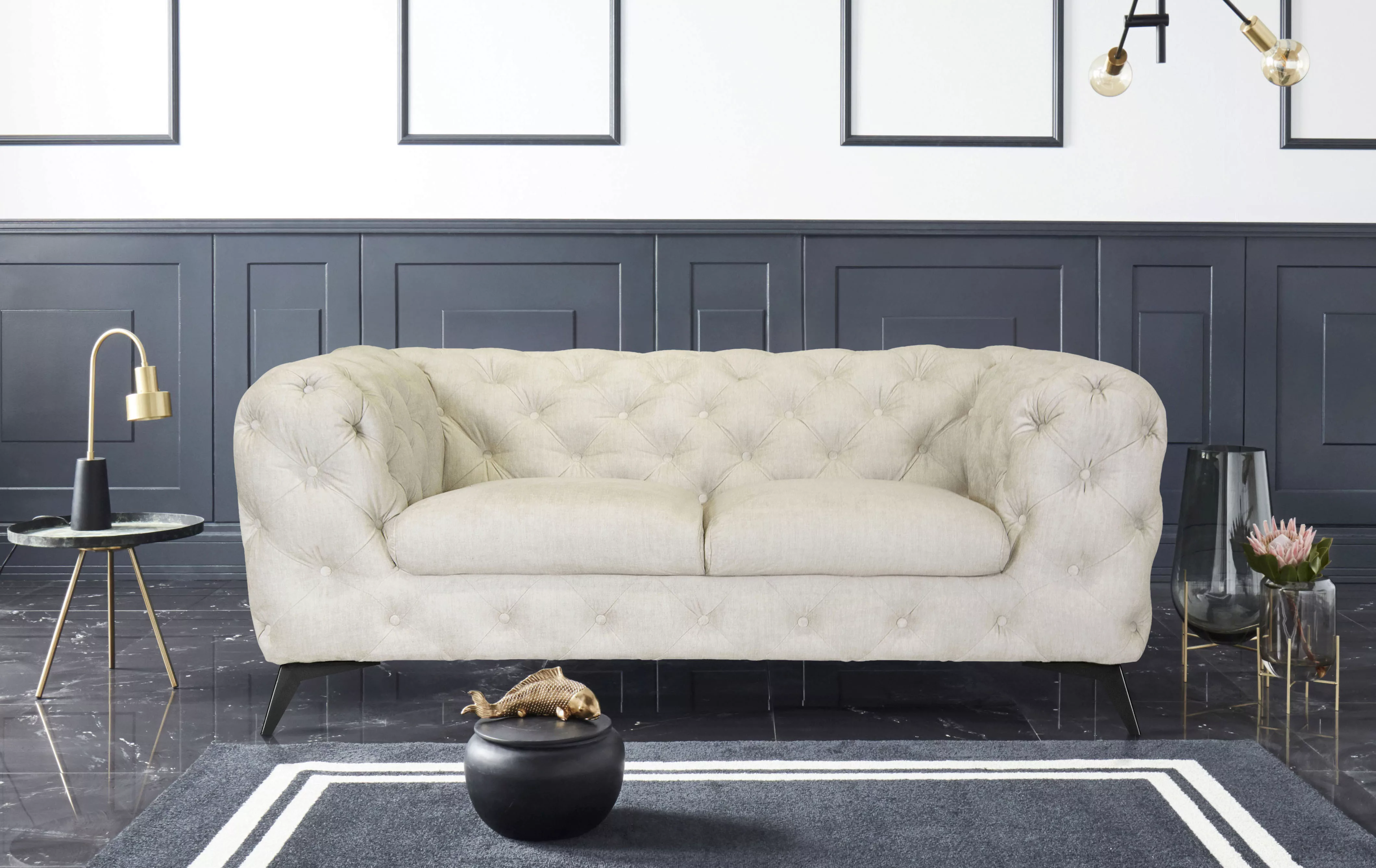 Leonique Chesterfield-Sofa "Glynis", aufwändige Knopfheftung, moderne Chest günstig online kaufen