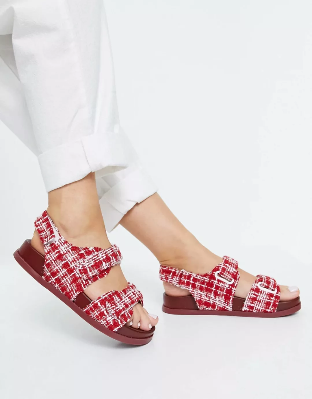 ASOS DESIGN – Factually – Sportliche Sandalen mit Tweedoptik in Rot günstig online kaufen