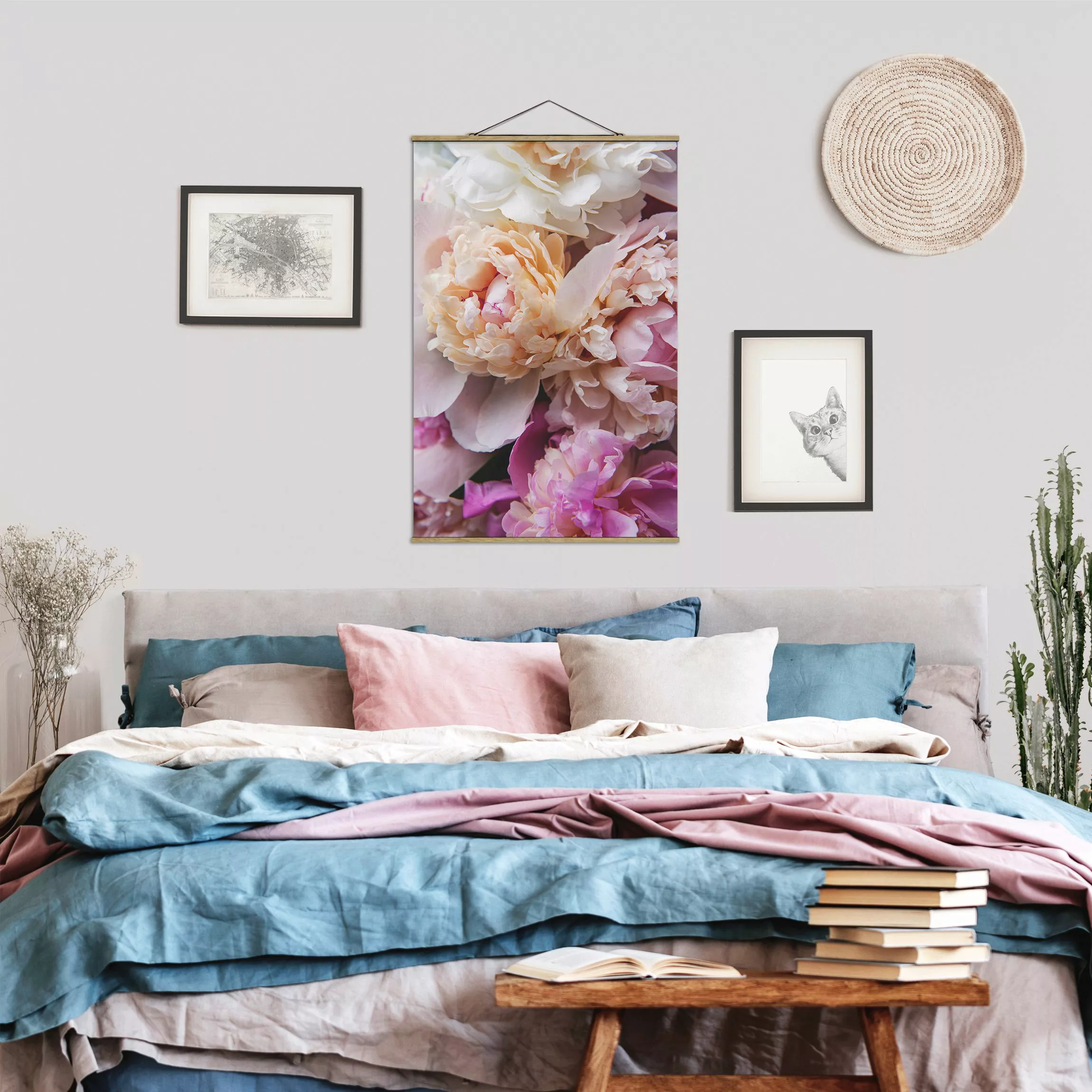 Stoffbild Blumen mit Posterleisten - Hochformat Blühende Pfingstrosen günstig online kaufen