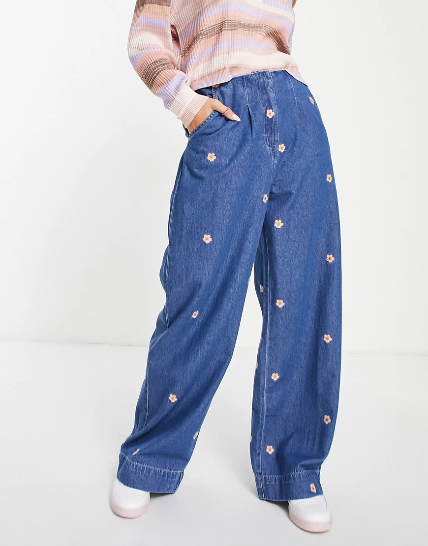 Native Youth – Jeans mit weitem Bein, hohem Bund und Blumenstickerei, Kombi günstig online kaufen