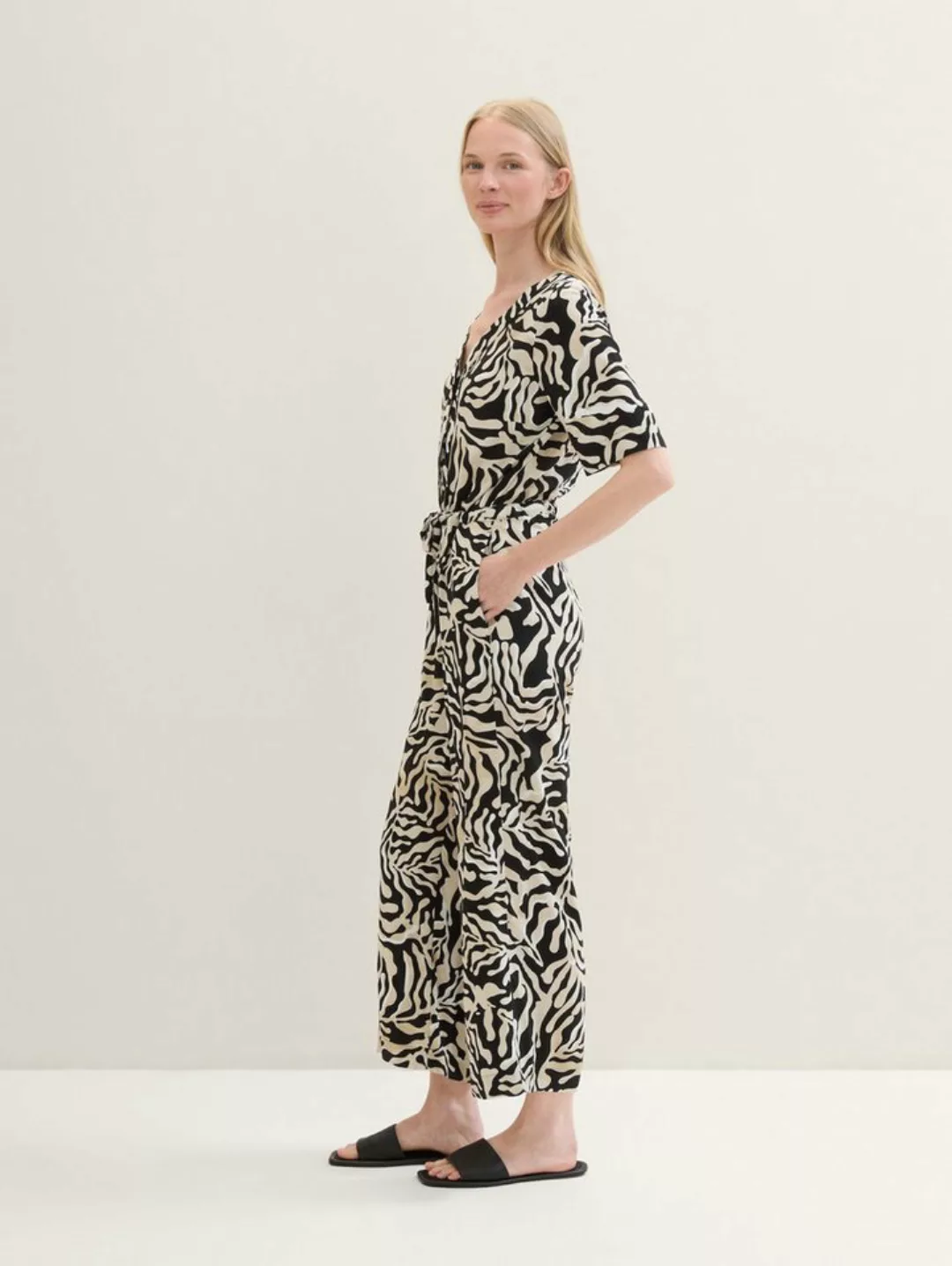 TOM TAILOR Jumpsuit Gemusterter Overall mit V-Ausschnitt günstig online kaufen