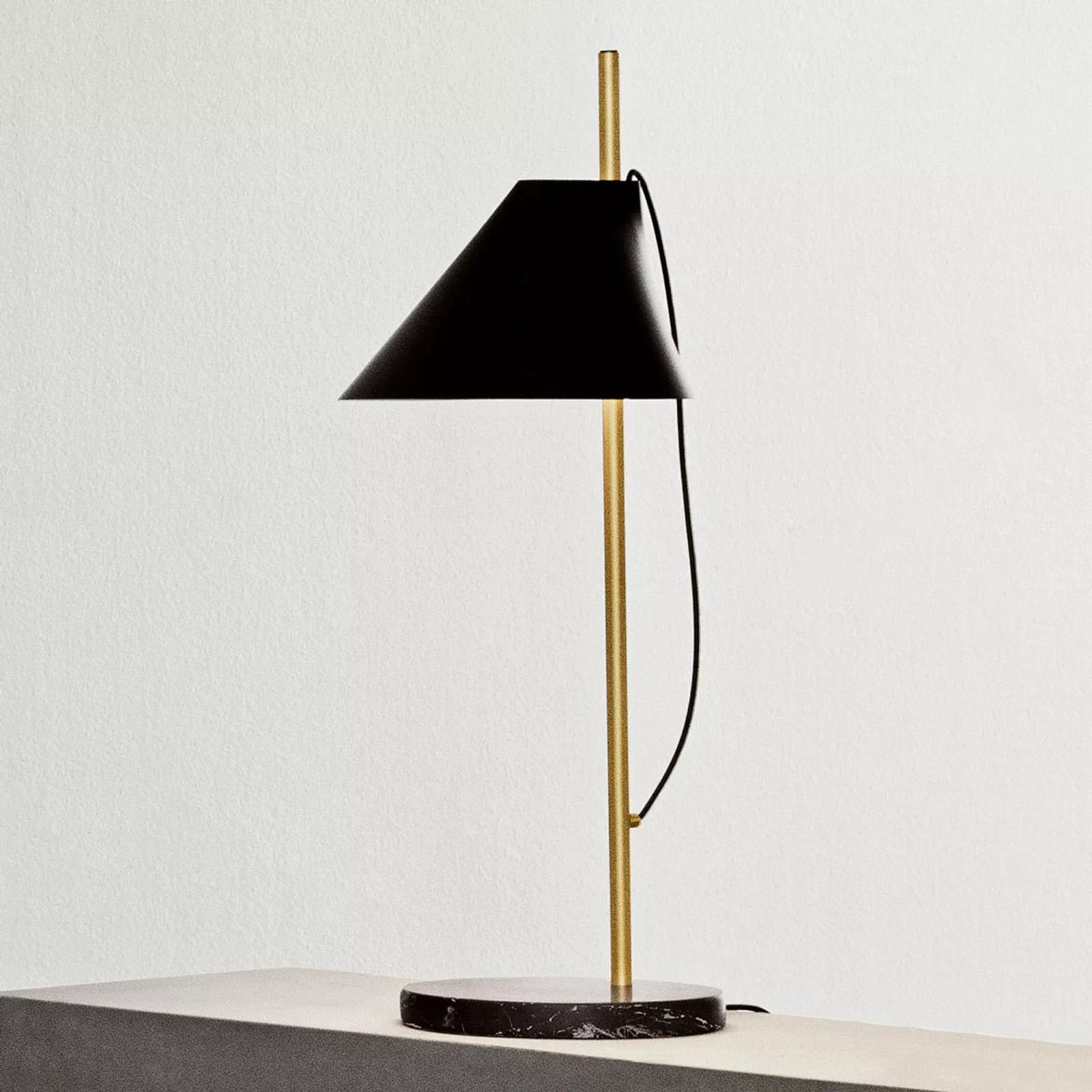 Louis Poulsen Marmor-Tischlampe Yuh Brass, schwarz günstig online kaufen