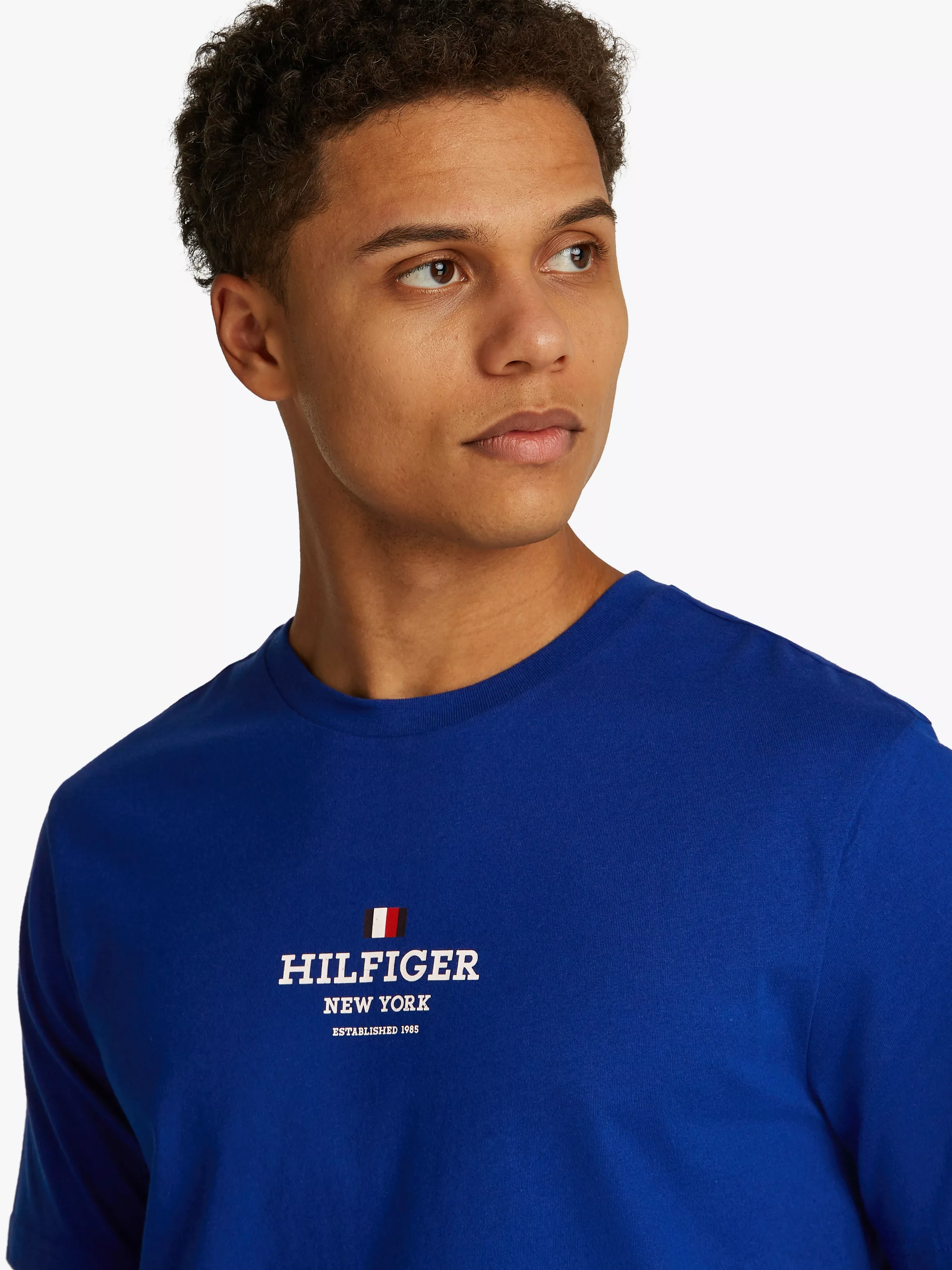 Tommy Hilfiger T-Shirt "RWB HILFIGER TEE", Logoprint auf der Brust günstig online kaufen