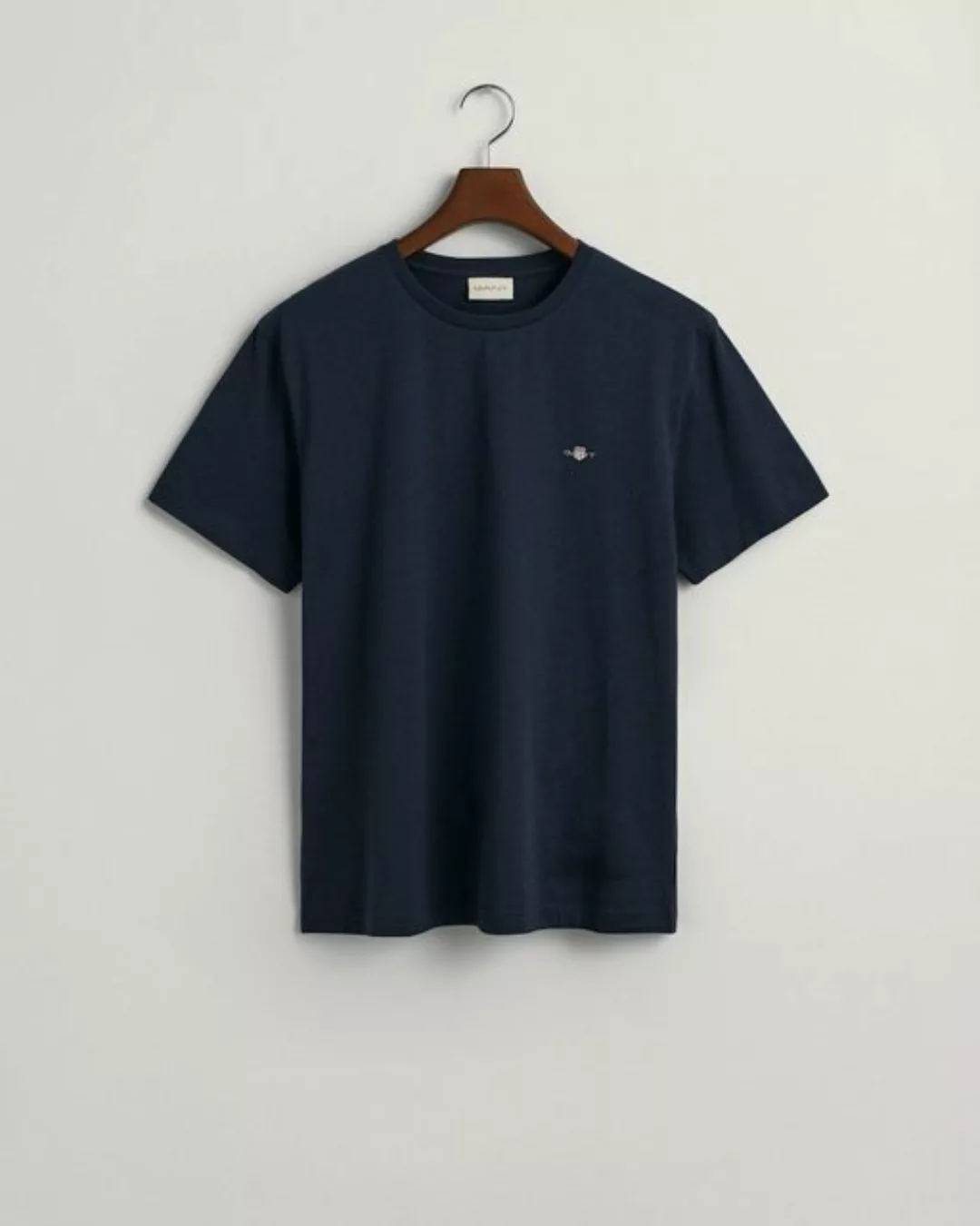 Gant T-Shirt SLIM SHIELD V-NECK T-SHIRT mit einer kleinen Logostickerei auf günstig online kaufen