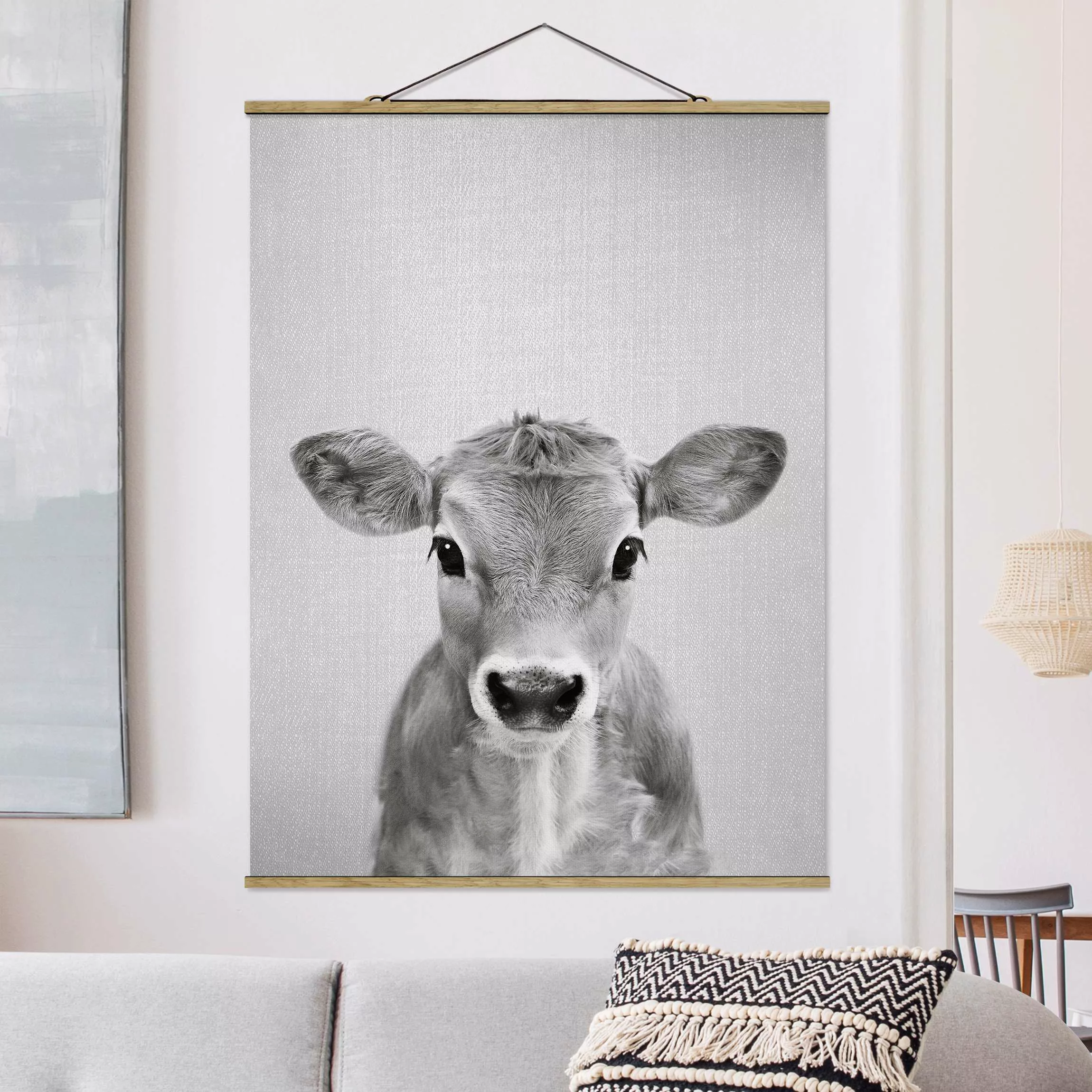 Stoffbild mit Posterleisten Baby Kuh Kira Schwarz Weiß günstig online kaufen