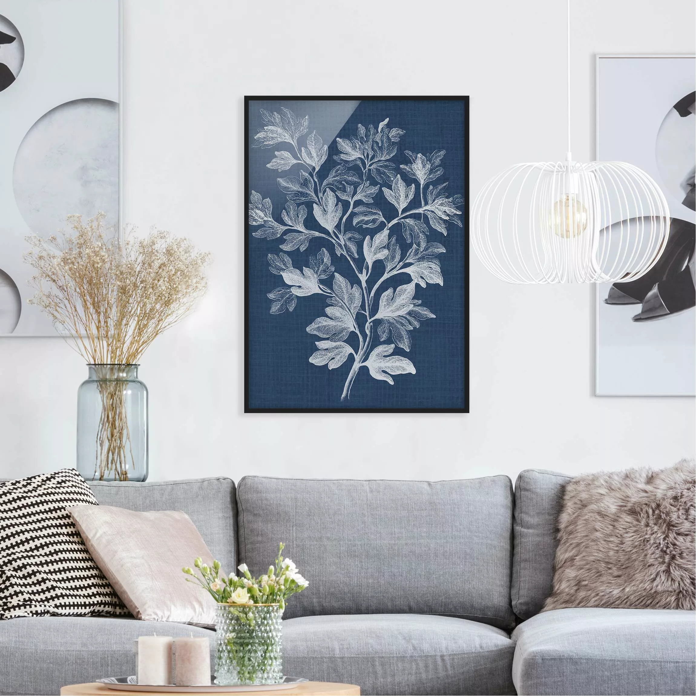 Bild mit Rahmen Blumen - Hochformat Denim Pflanzenstudie I günstig online kaufen