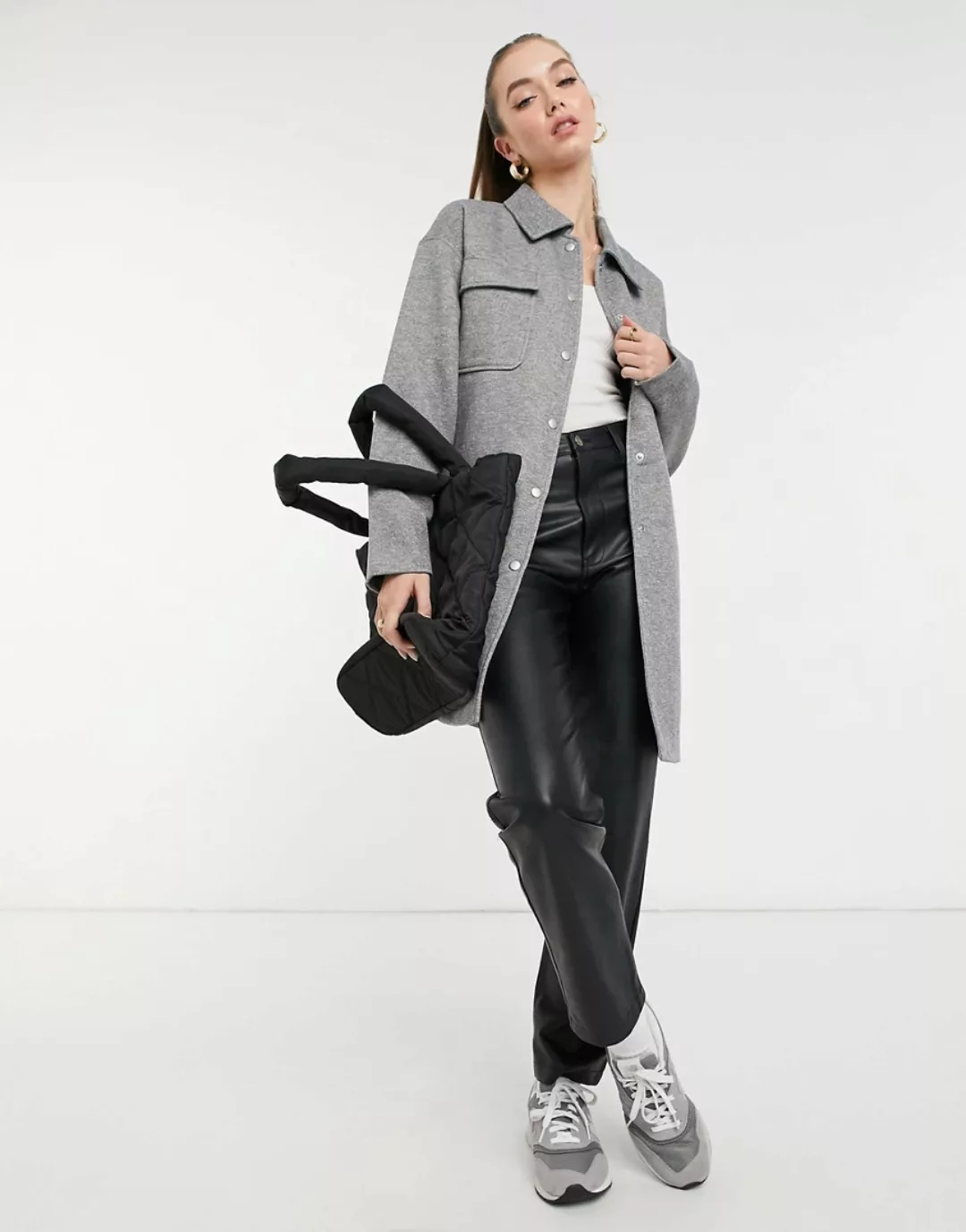 Vero Moda – Hemdjacke mit Bindegürtel in Grau günstig online kaufen