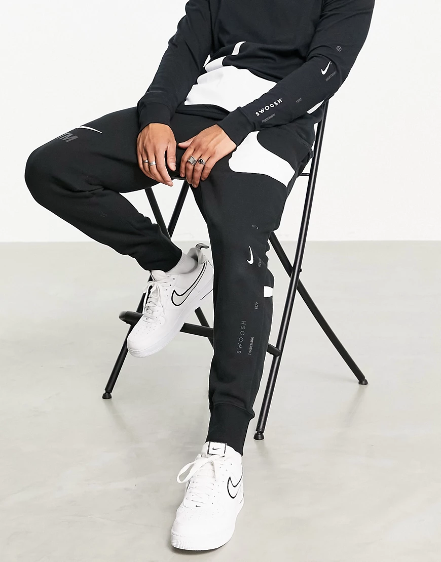 Nike – Swoosh – Fleece-Jogginghose in Schwarz günstig online kaufen