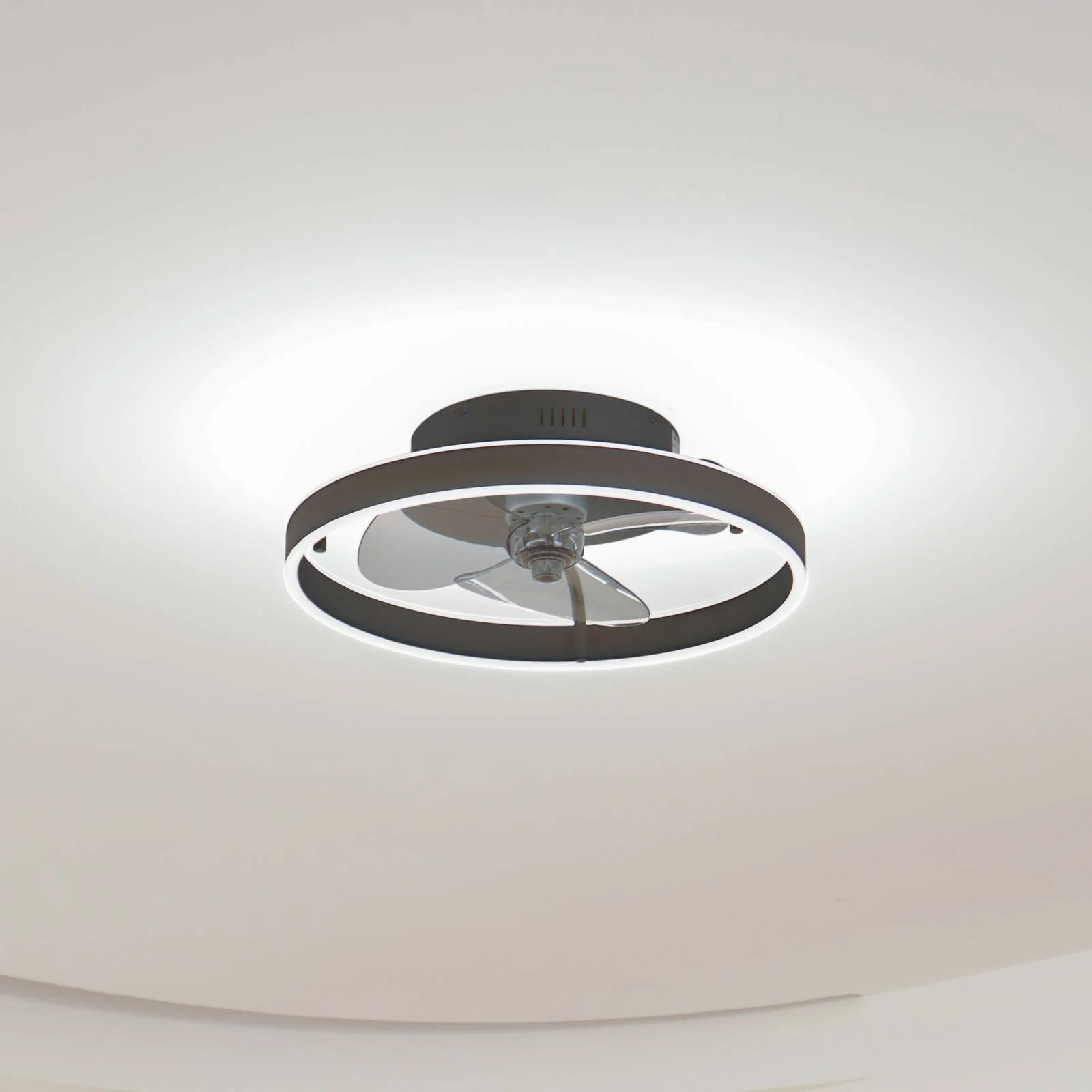 Lindby LED-Deckenventilator Momitu, schwarz, leise, Ø 50 cm günstig online kaufen