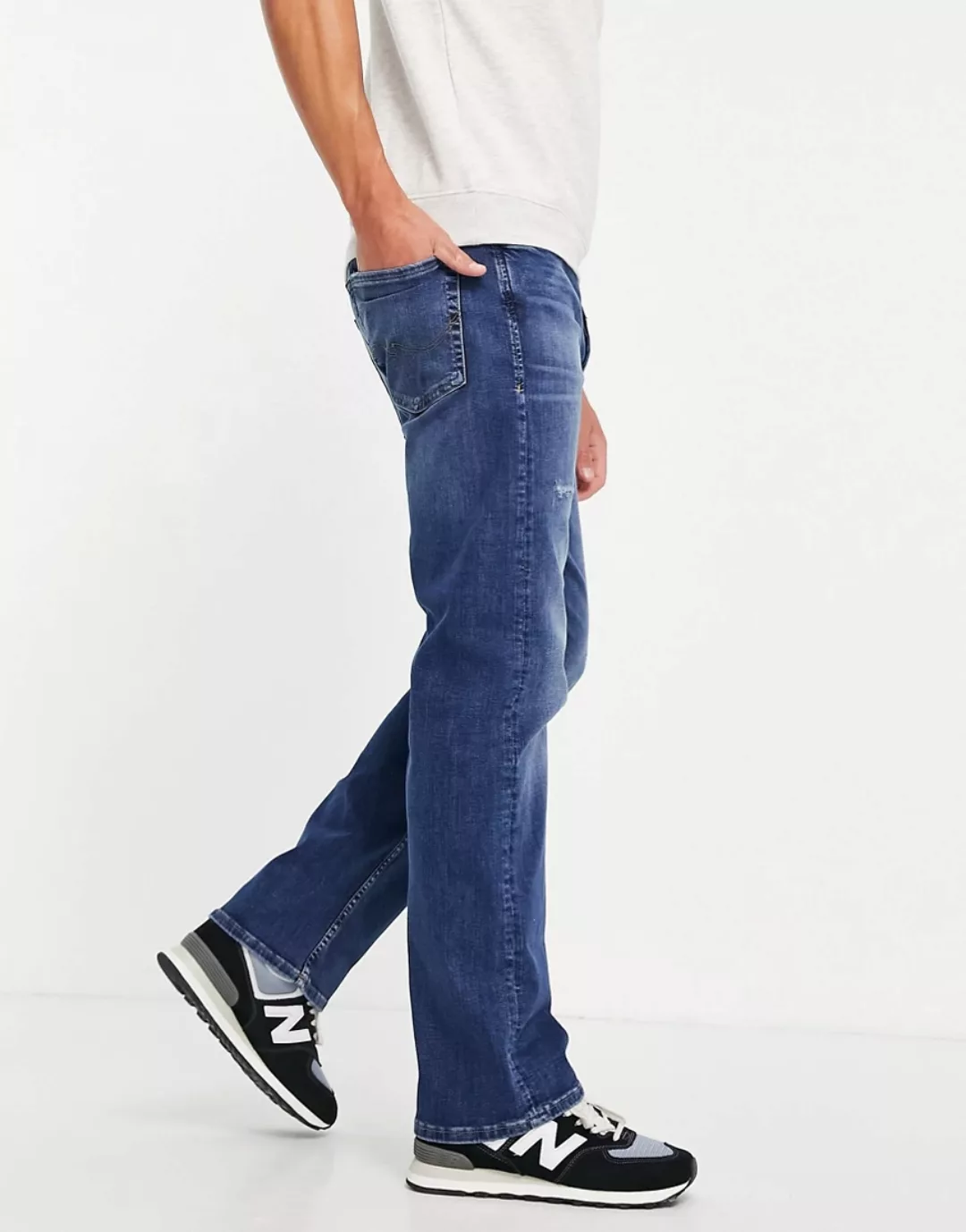 Jack & Jones Intelligence – Cliff – Jeans mit geradem Schnitt in hellblauer günstig online kaufen